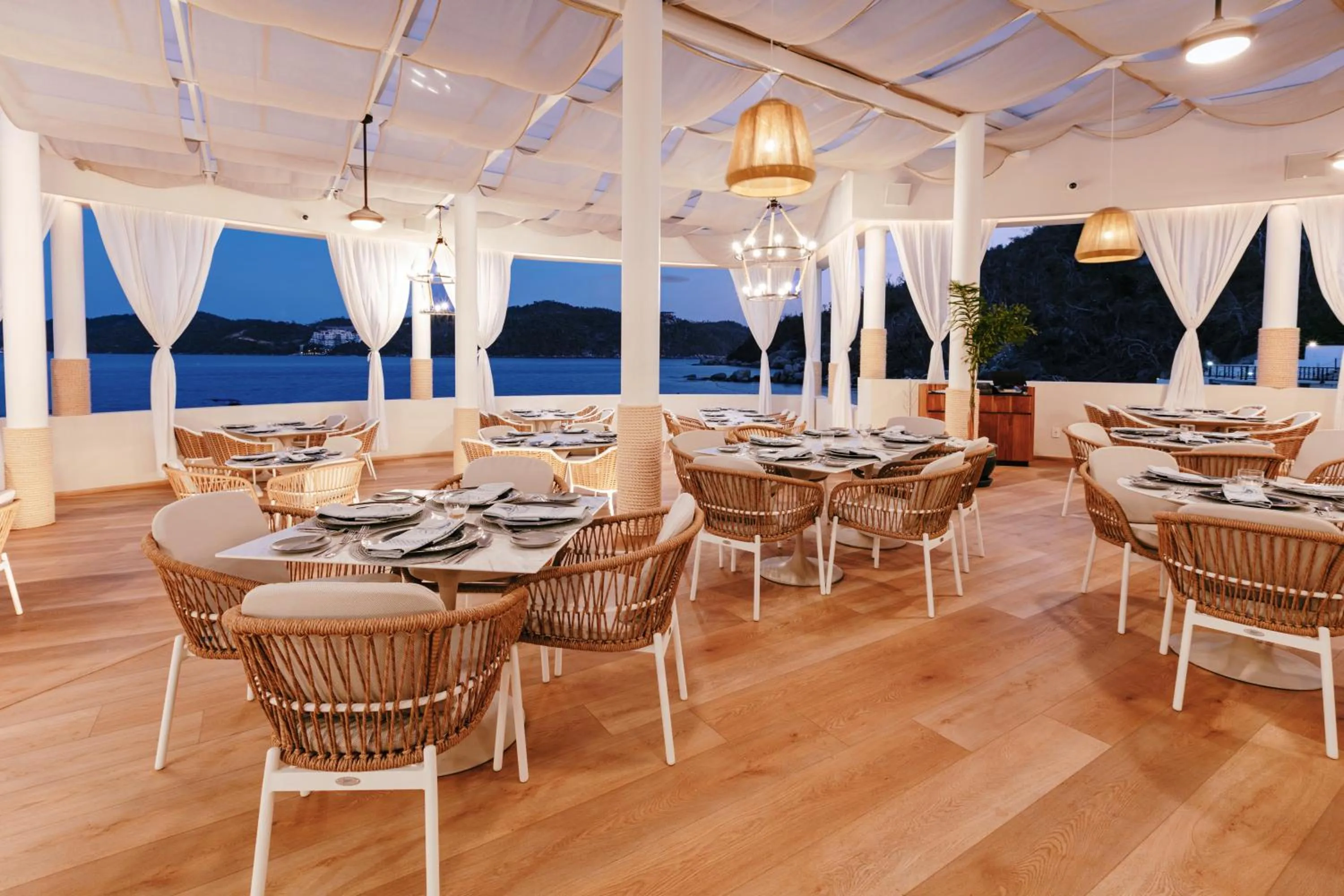 Restaurant/places to eat in Camino Real Acapulco Diamante