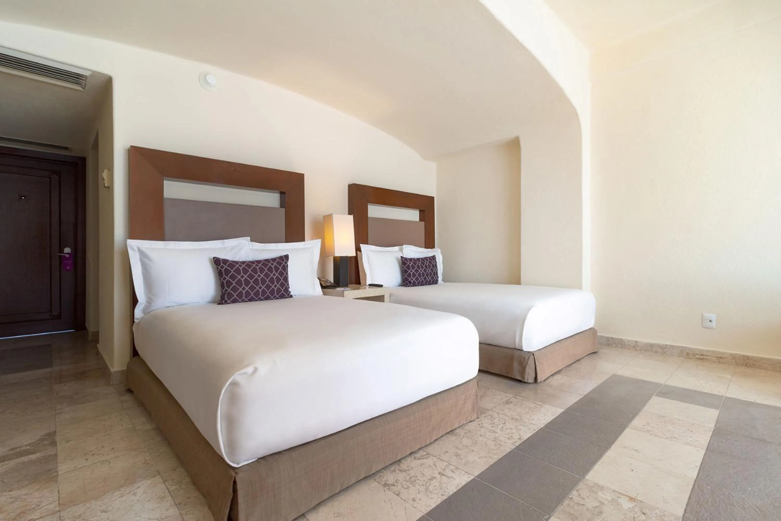 Bedroom, Bed in Camino Real Acapulco Diamante