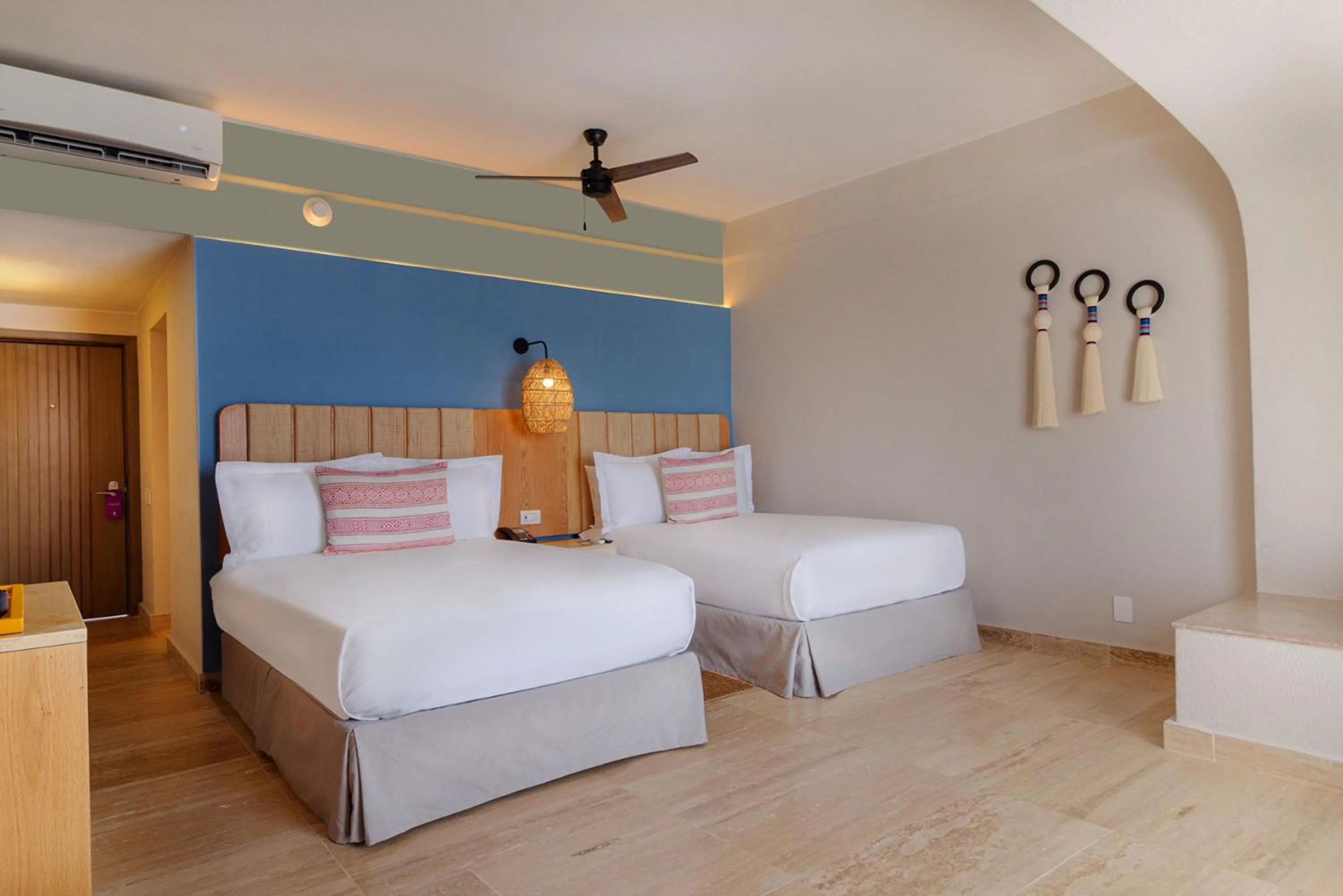 Bedroom, Bed in Camino Real Acapulco Diamante