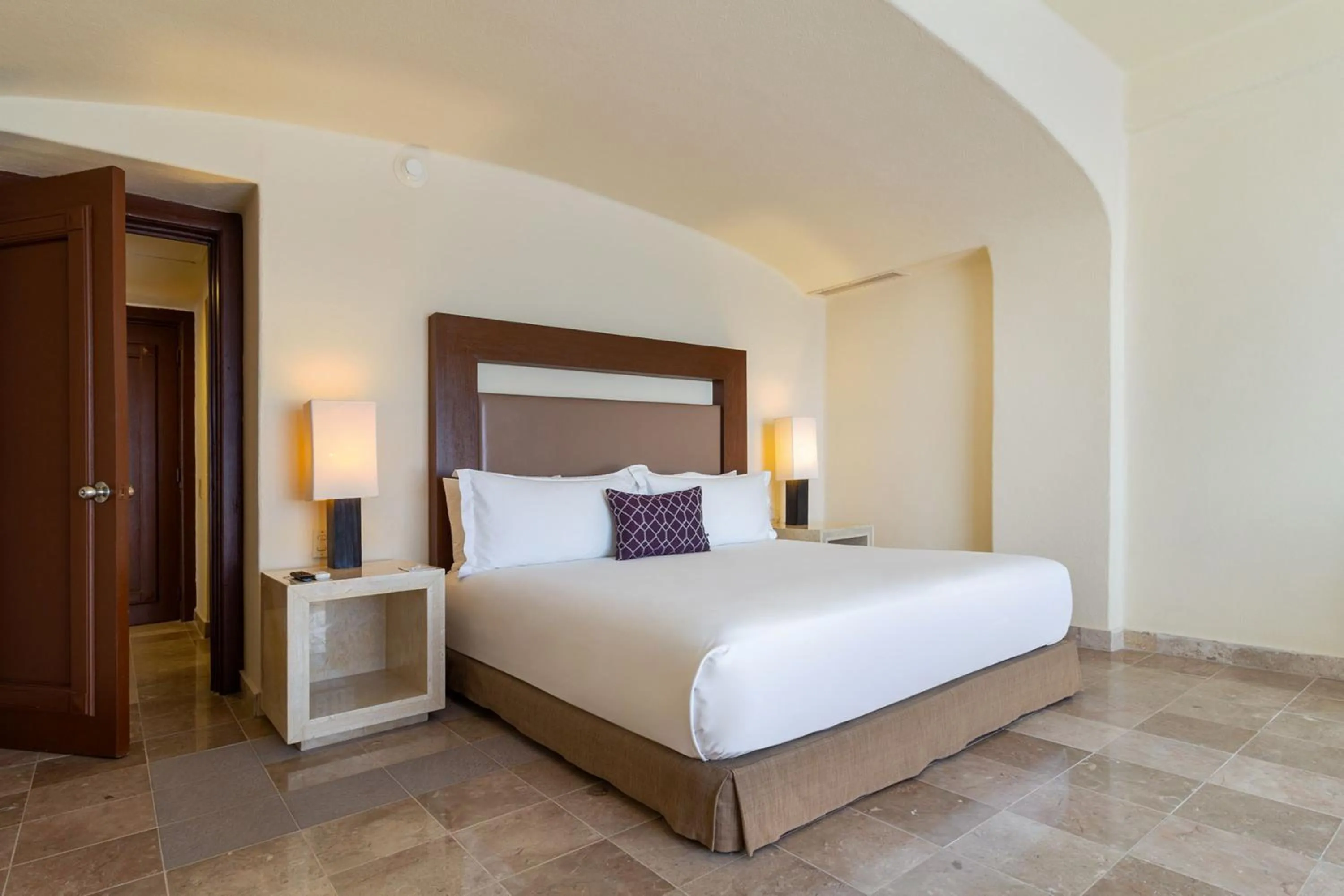 Bedroom, Bed in Camino Real Acapulco Diamante