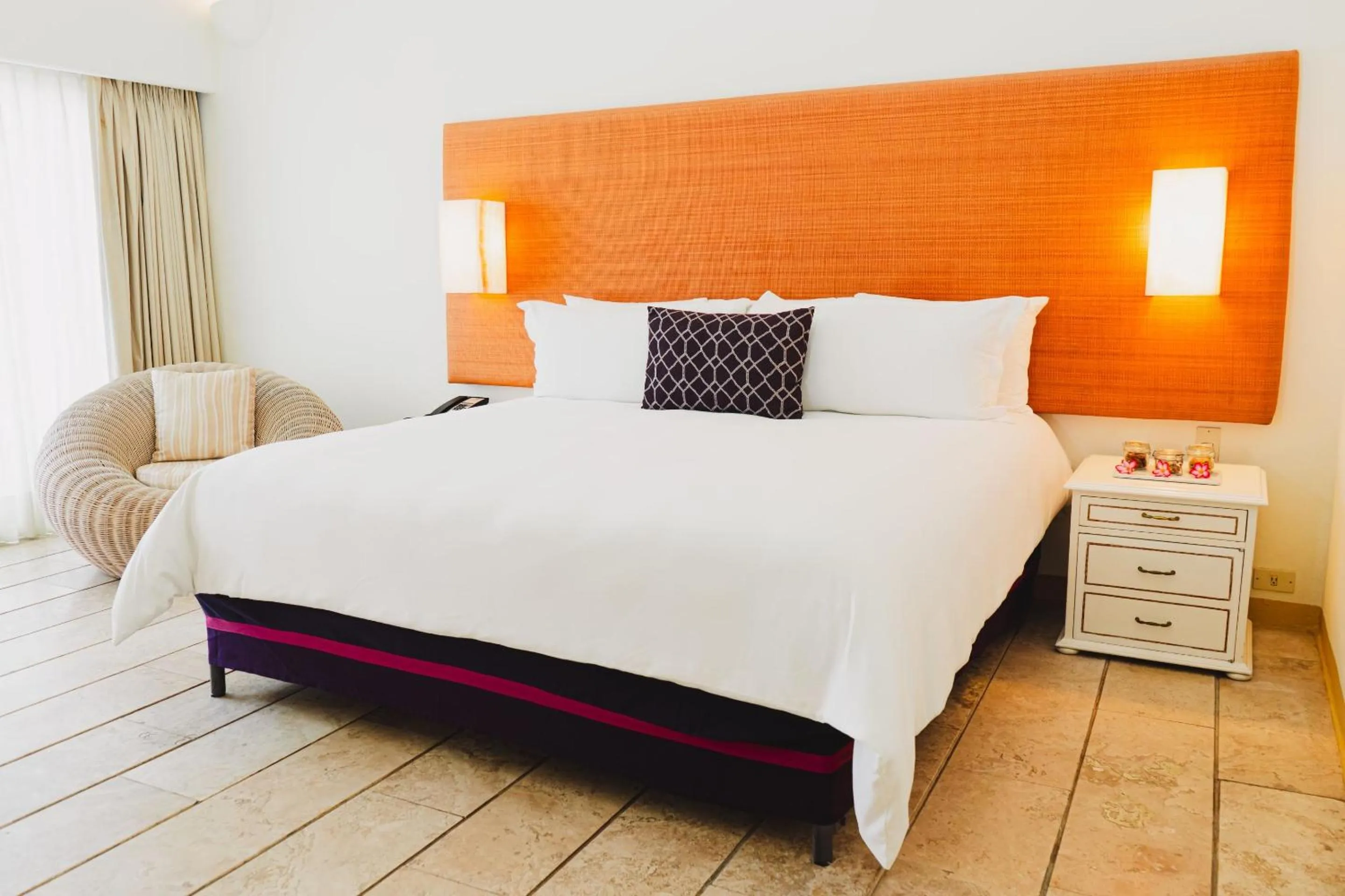 Photo of the whole room, Bed in Camino Real Zaashila Huatulco