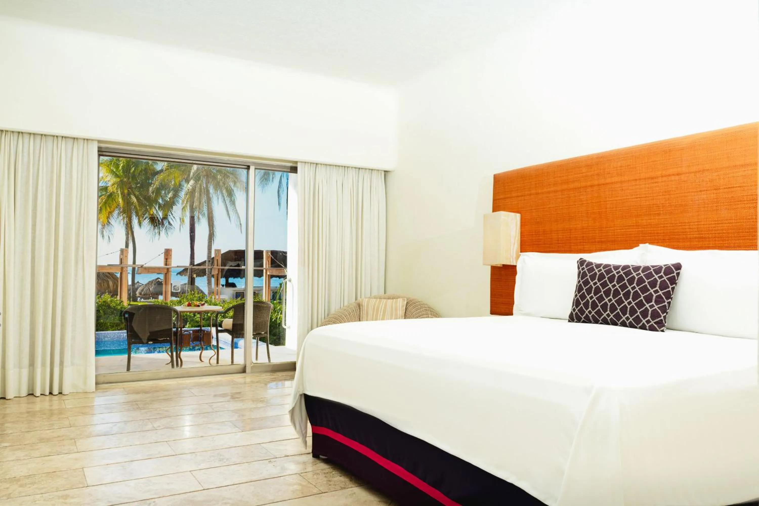 Swimming pool, Bed in Camino Real Zaashila Huatulco