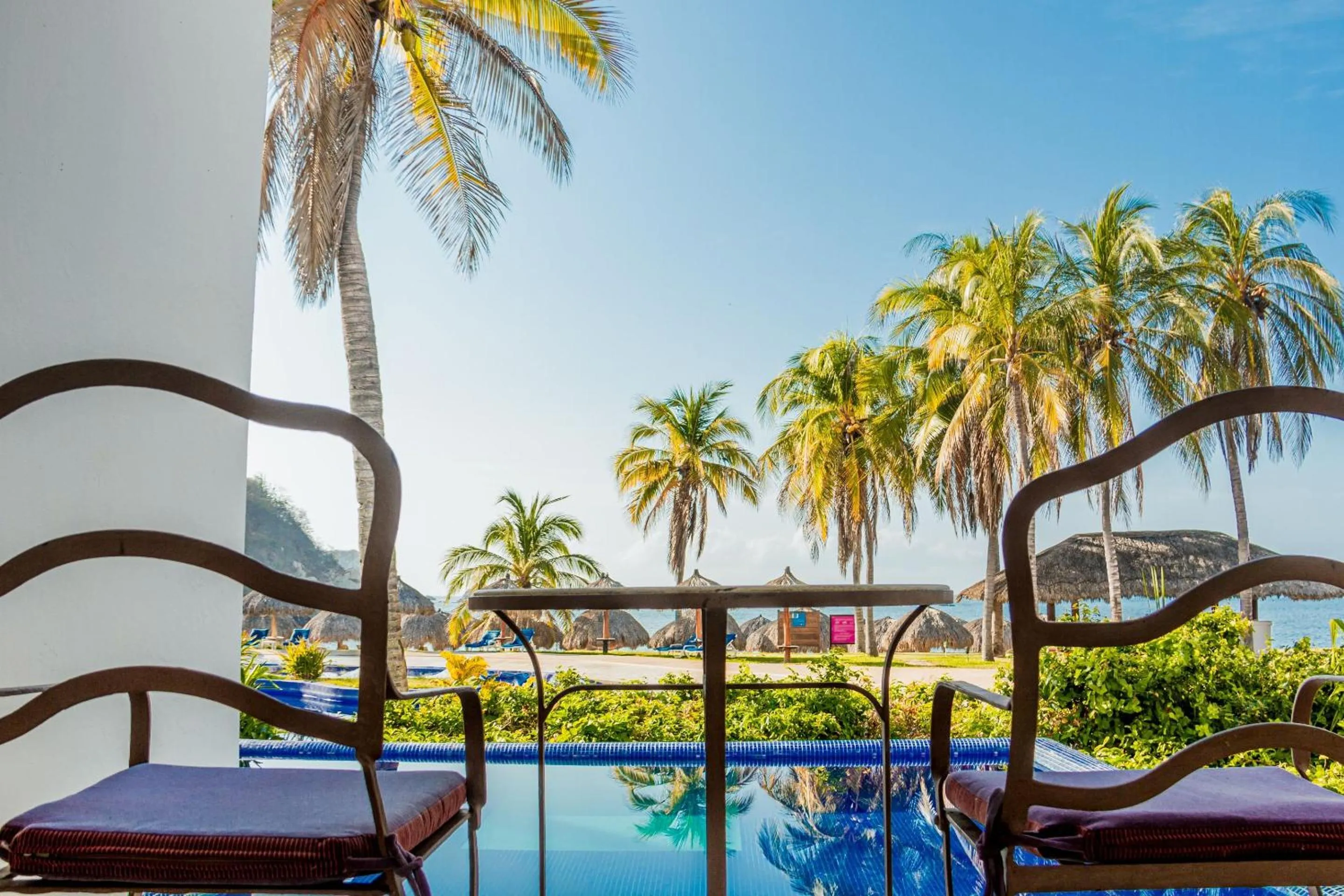 Photo of the whole room in Camino Real Zaashila Huatulco