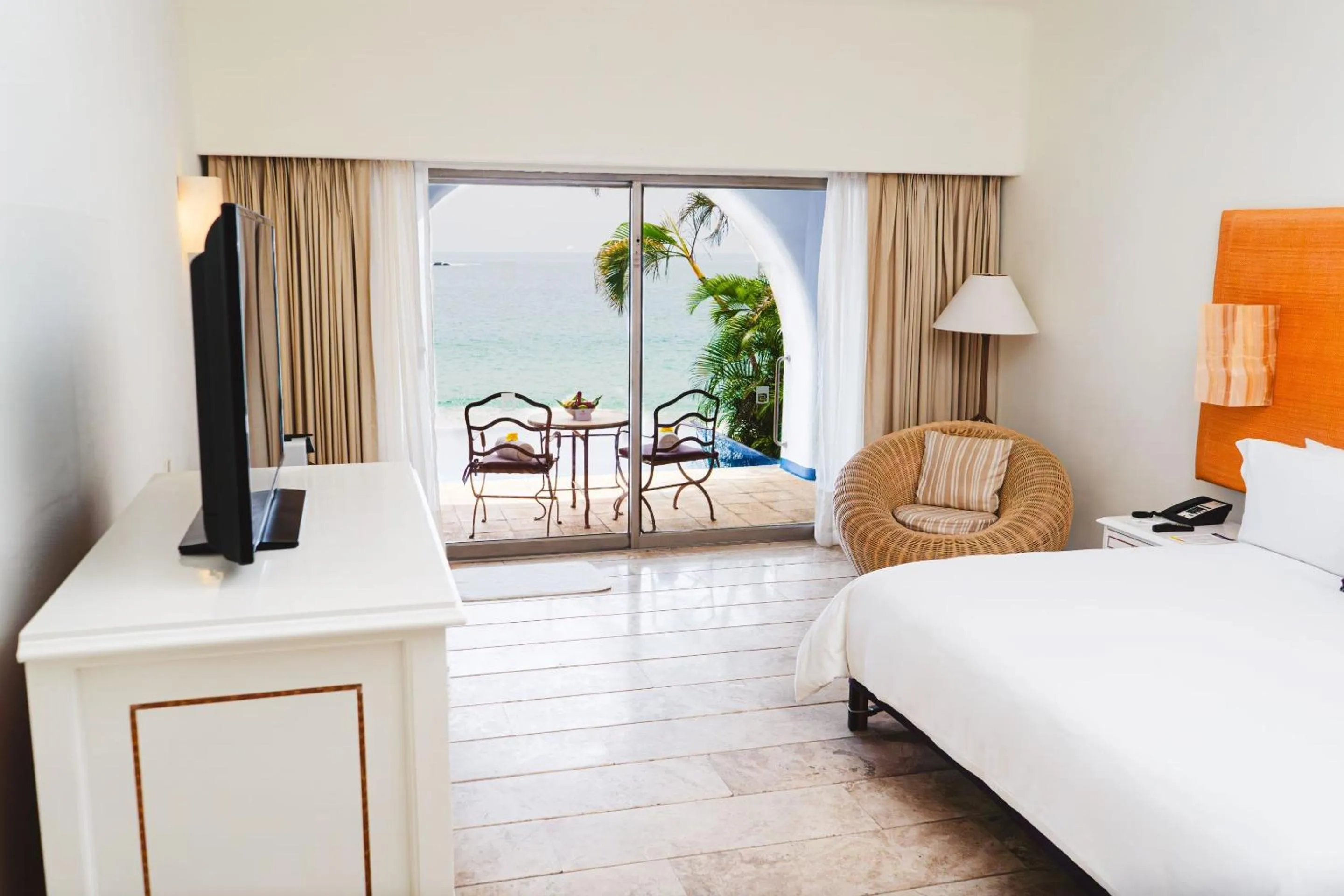 Property building, Bed in Camino Real Zaashila Huatulco