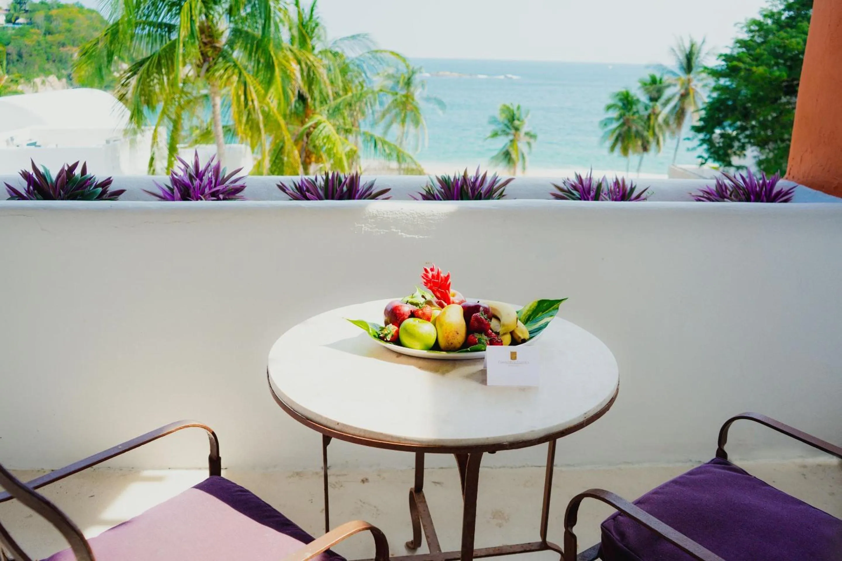 Photo of the whole room in Camino Real Zaashila Huatulco