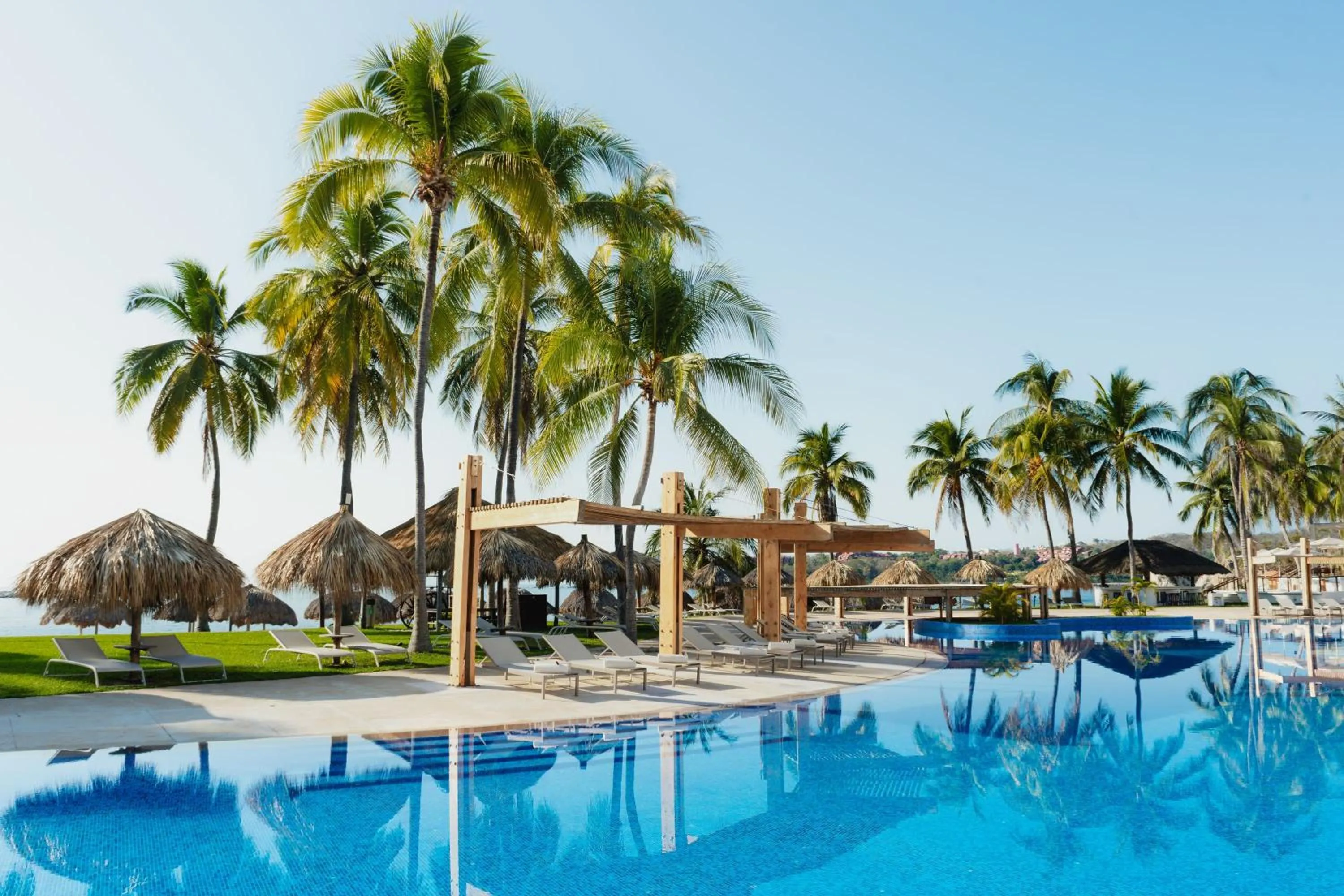 Swimming pool in Camino Real Zaashila Huatulco