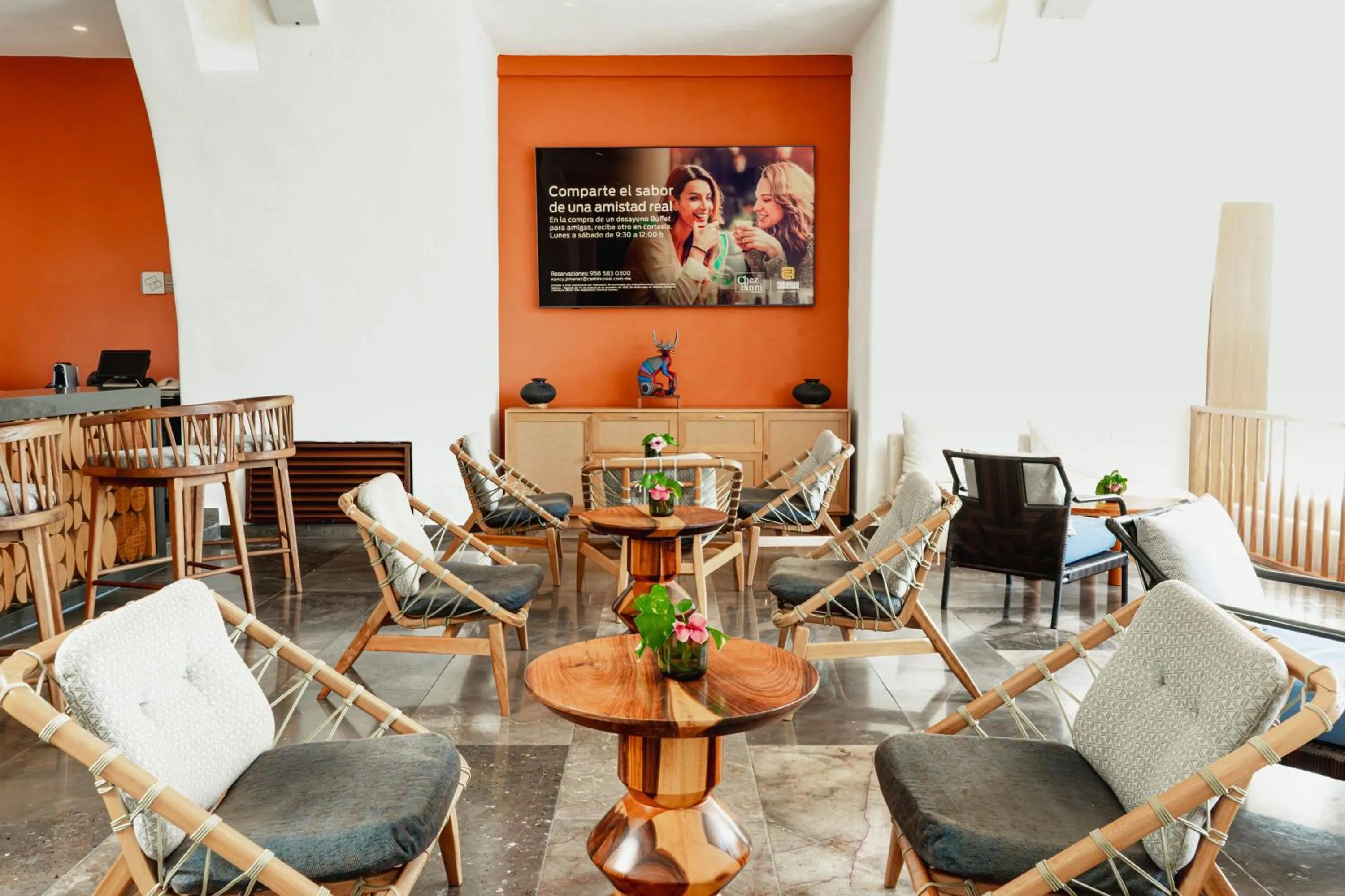 Lounge or bar in Camino Real Zaashila Huatulco