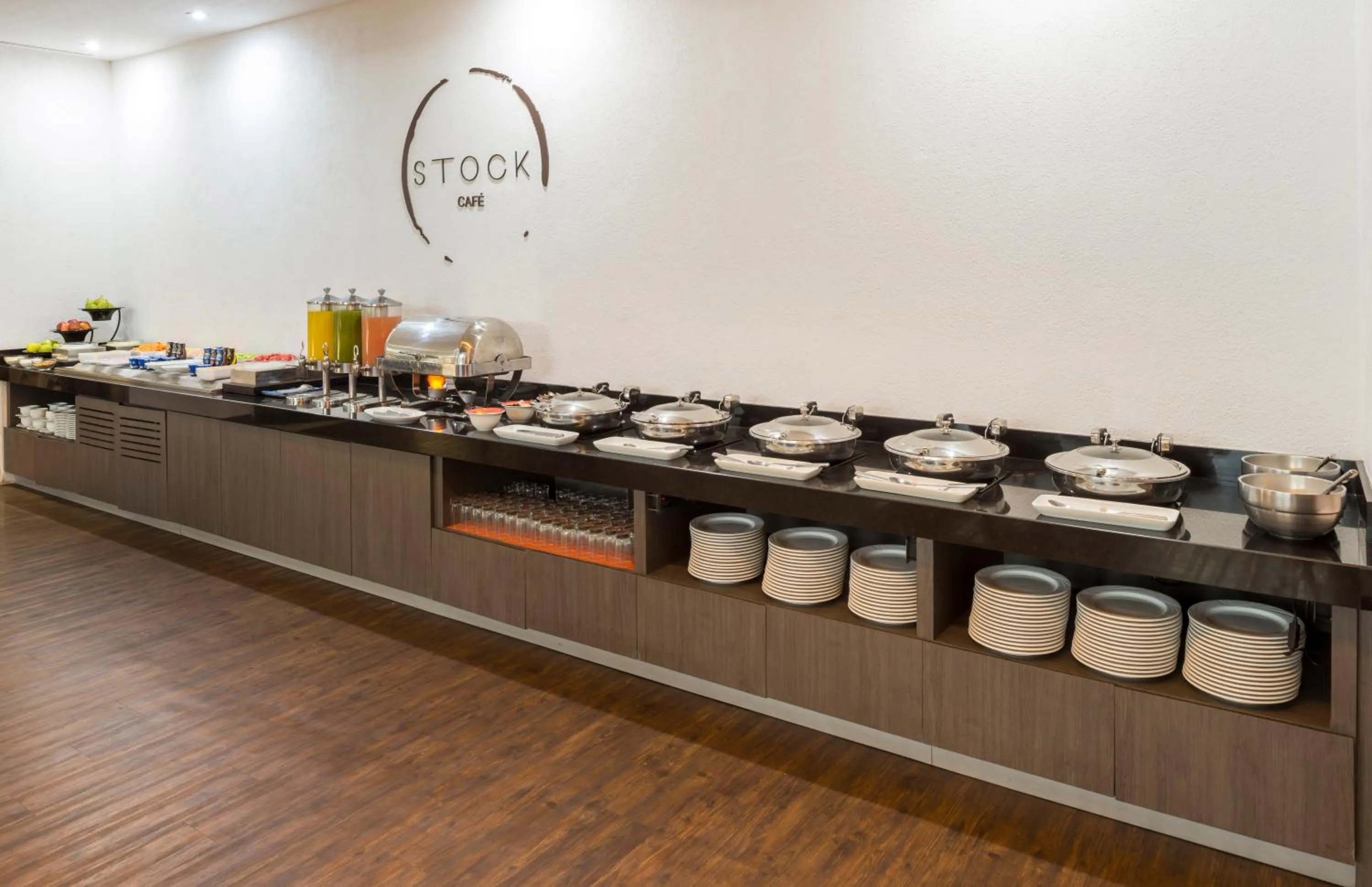 Restaurant/places to eat in Real Inn Guadalajara Expo