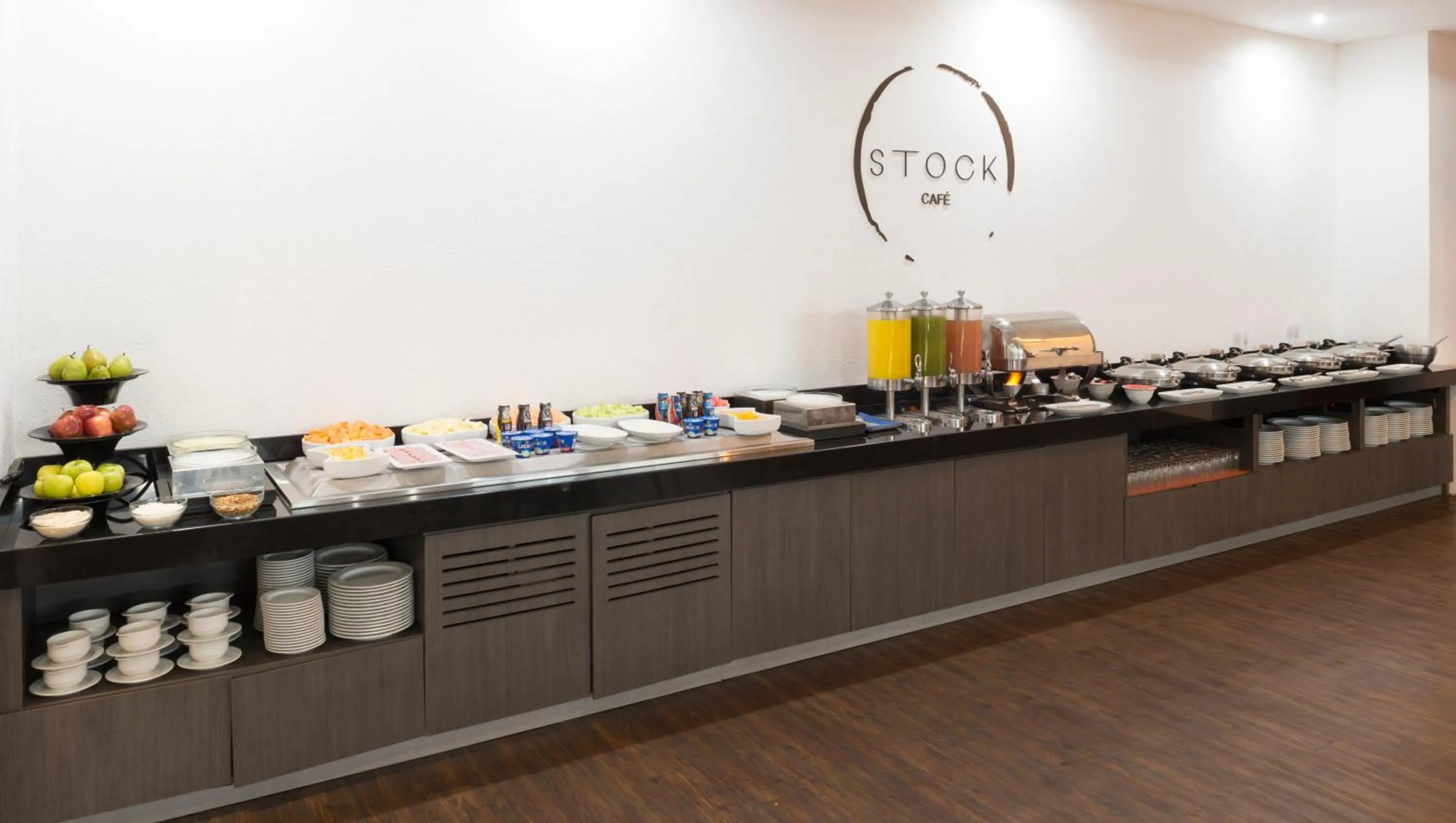 Restaurant/places to eat in Real Inn Guadalajara Expo