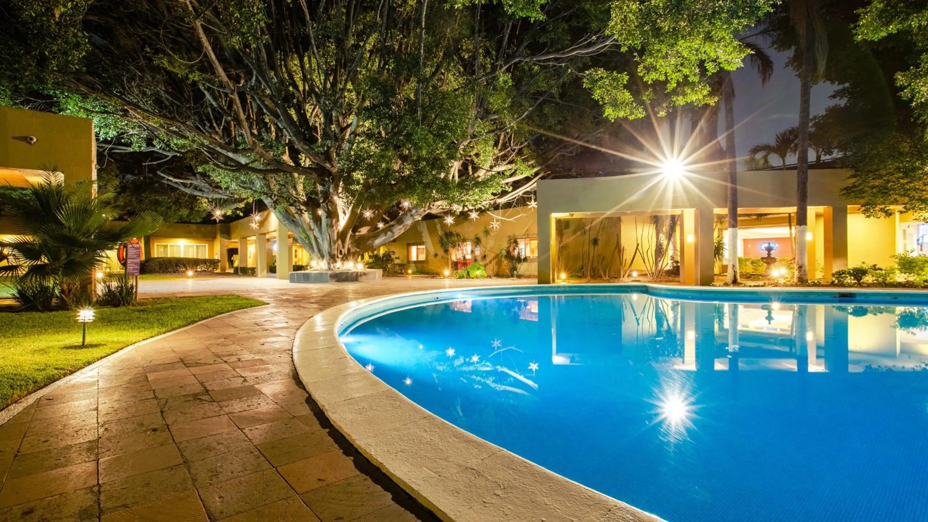 Swimming pool in Camino Real Guadalajara