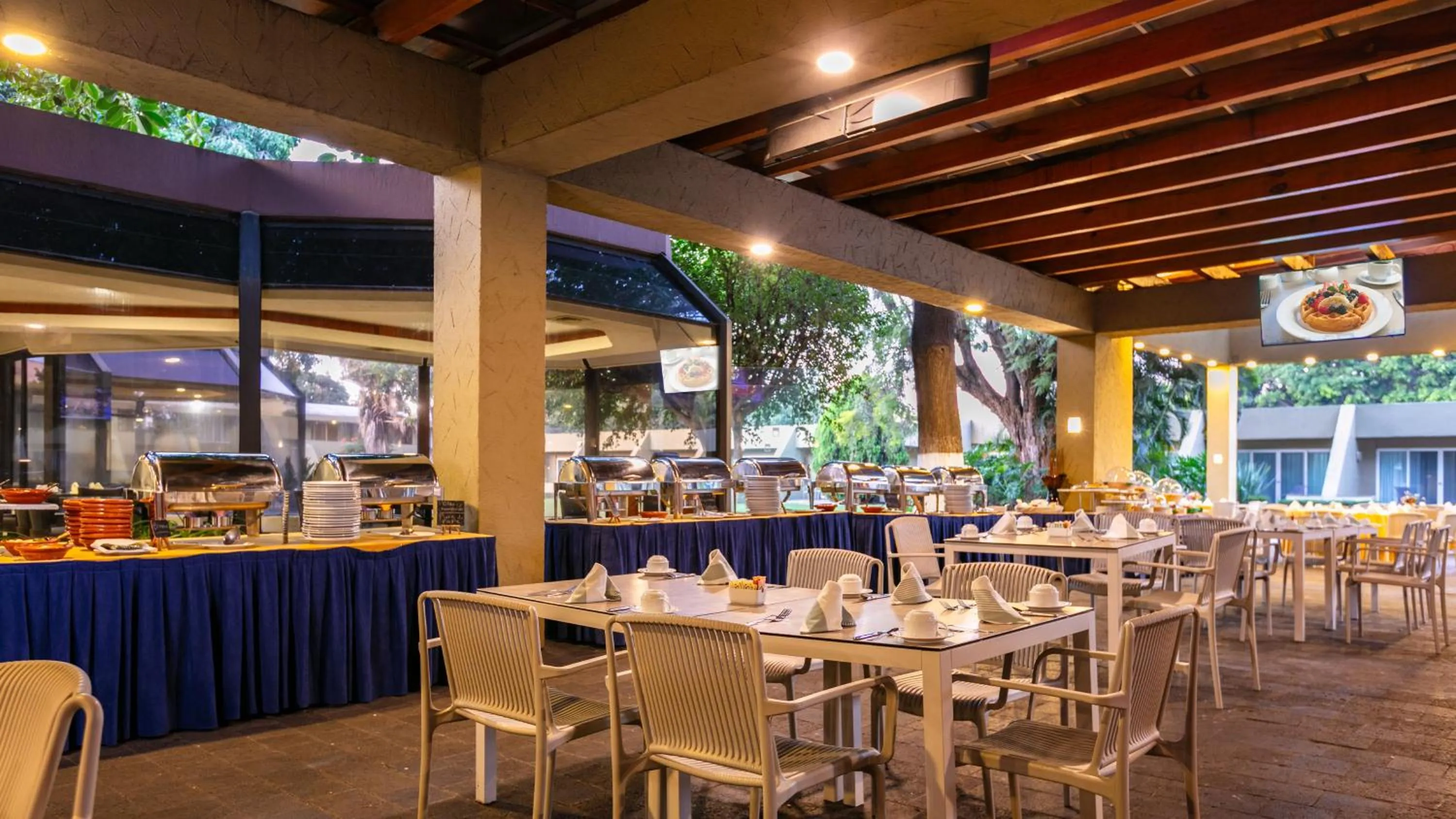Restaurant/places to eat in Camino Real Guadalajara