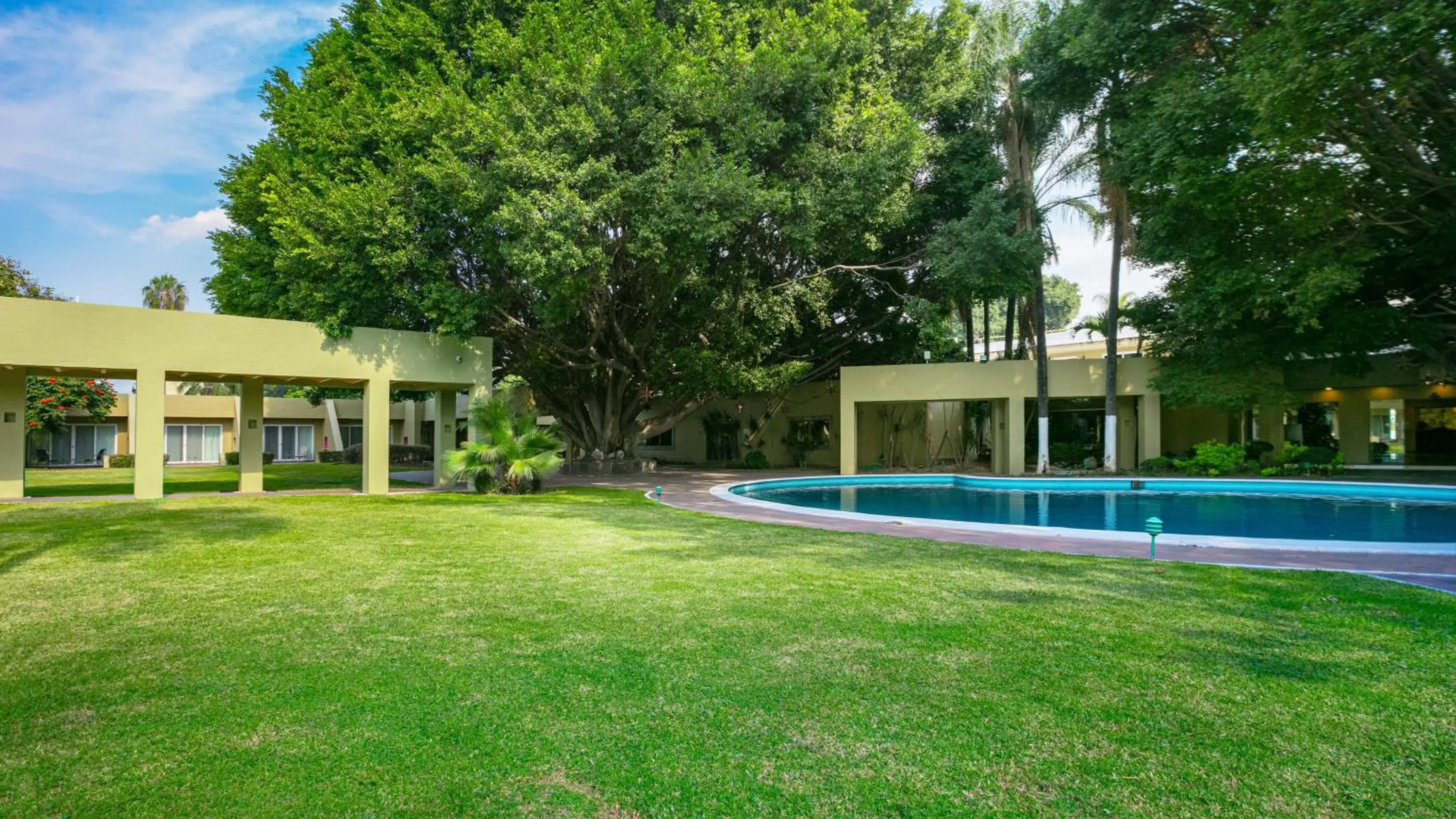 Swimming pool in Camino Real Guadalajara