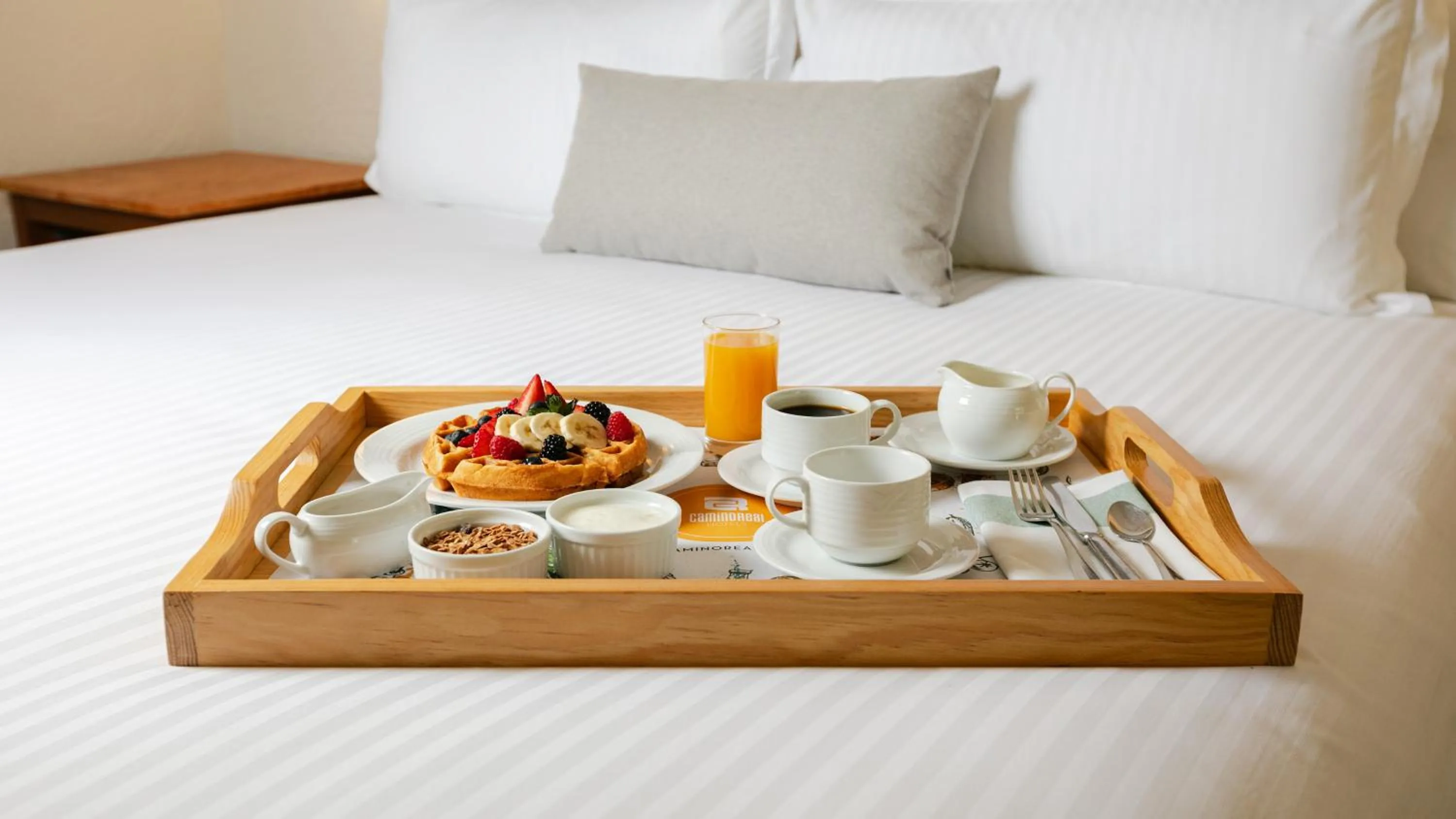 Food and drinks, Bed in Camino Real Guadalajara