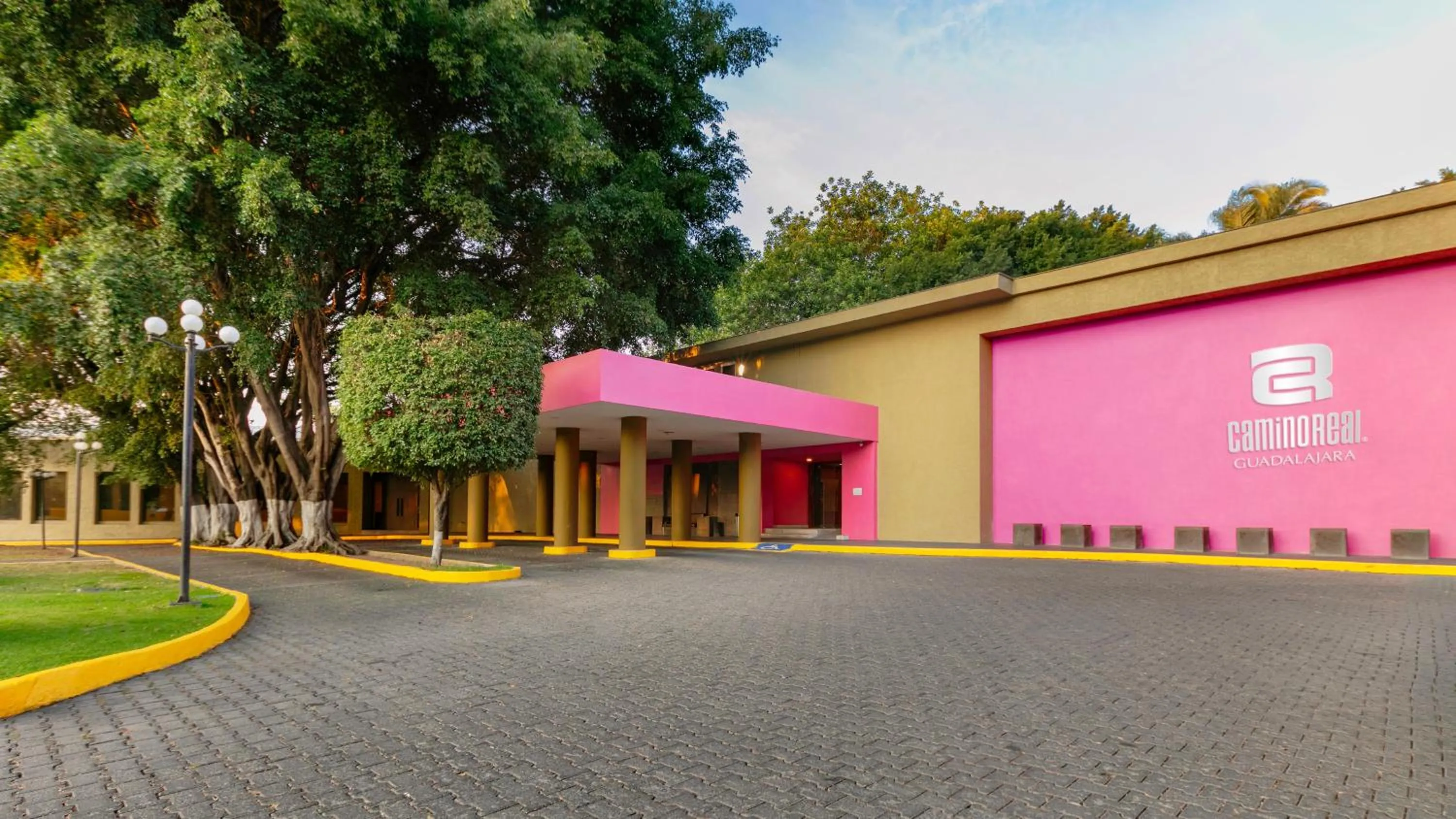 Property building in Camino Real Guadalajara