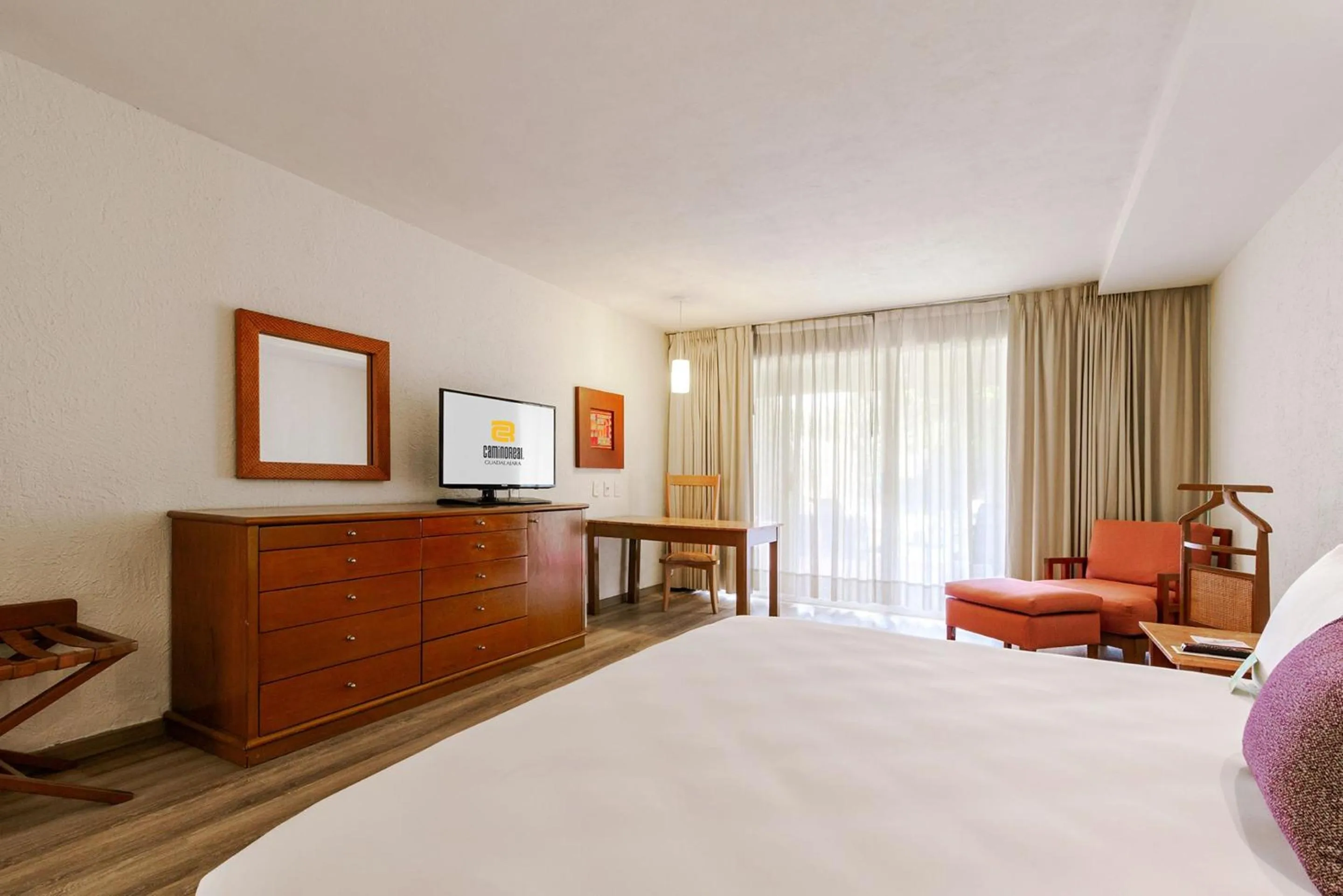 Photo of the whole room, Bed in Camino Real Guadalajara