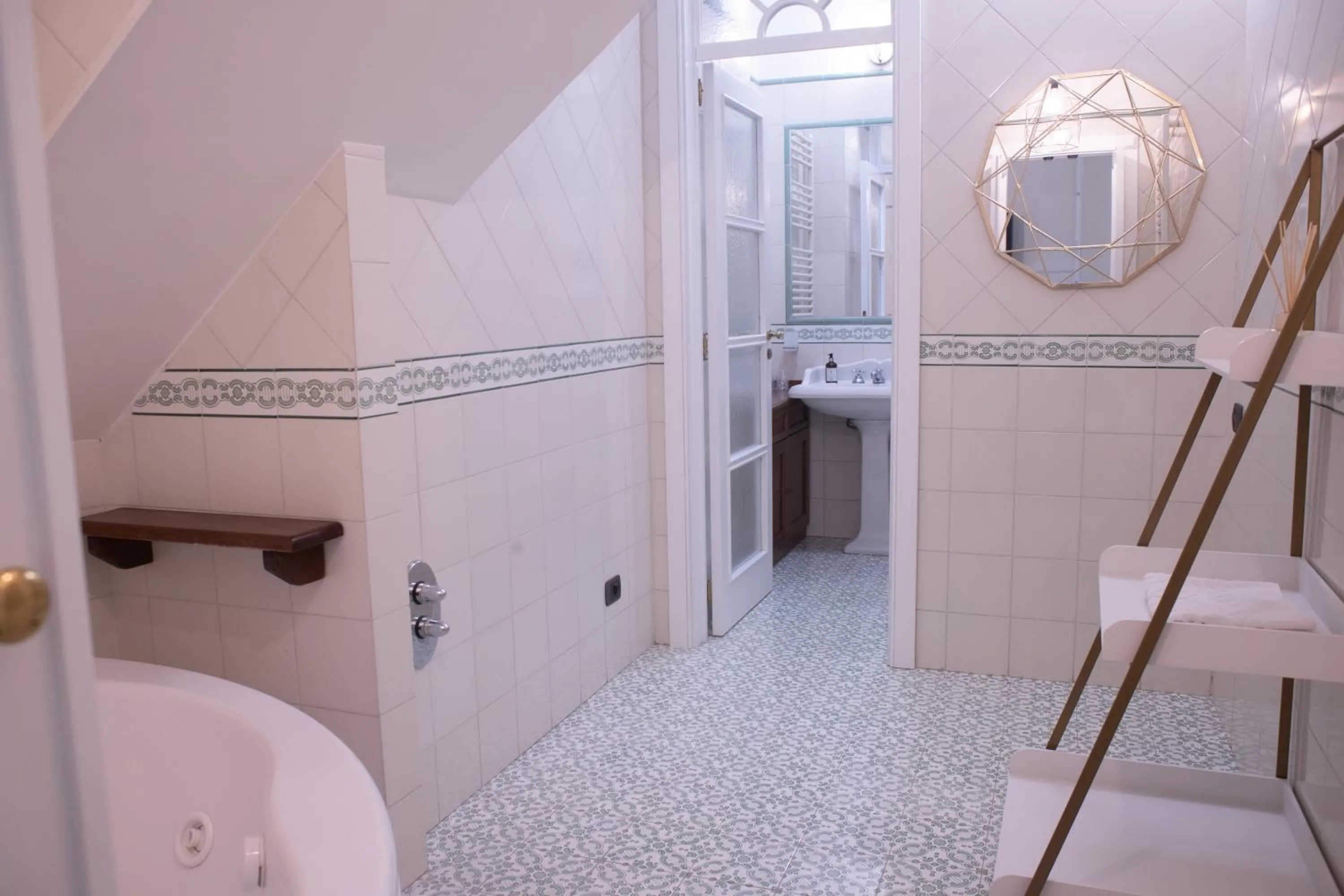 Shower in Bed Boutique Napoli Colors