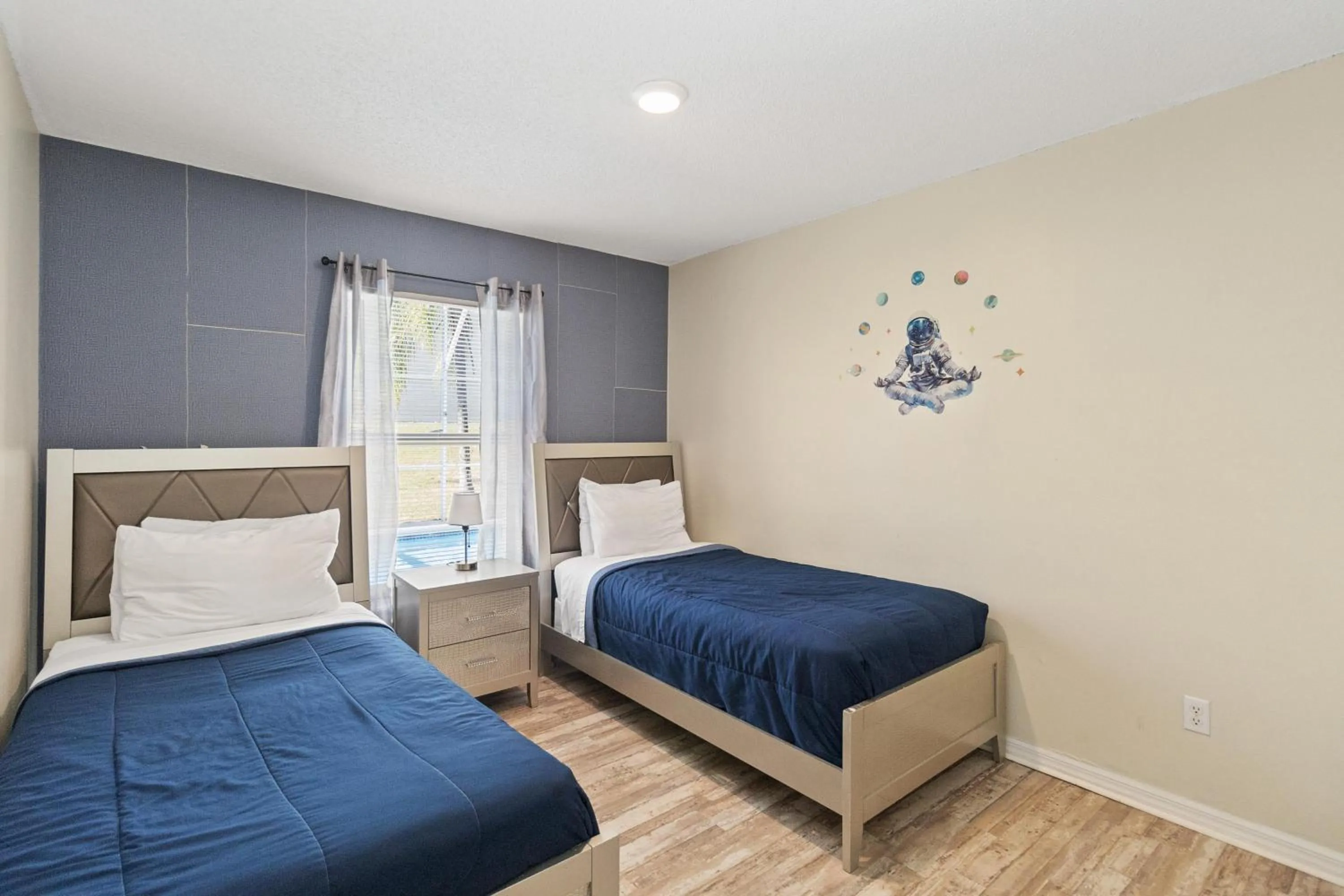 Property building, Bed in Beautiful 55 Bedroom Home!!!