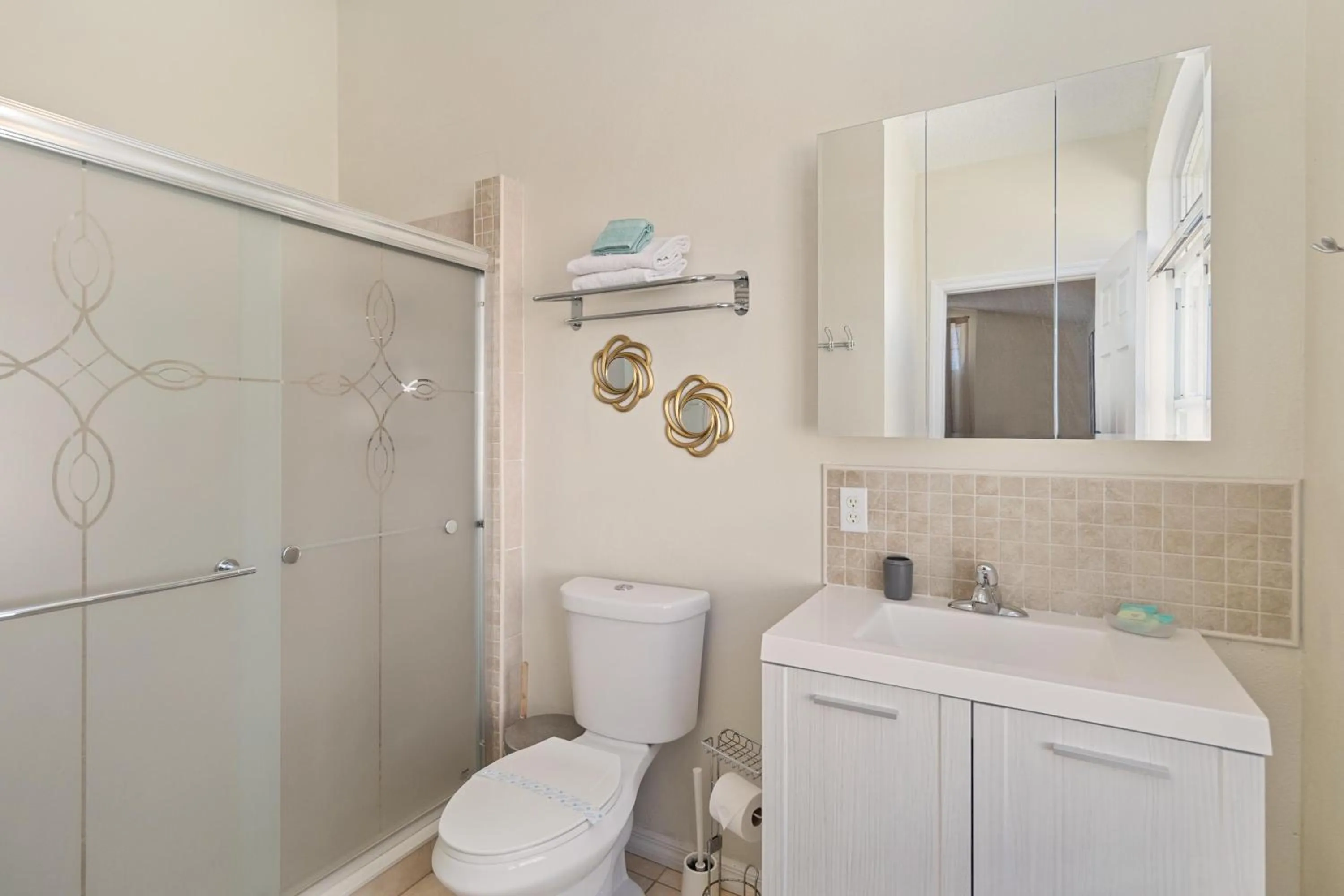 Property building in Beautiful 55 Bedroom Home!!!