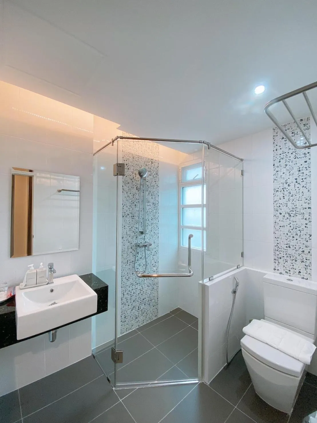 Bathroom in Greenish Ranong Hotel