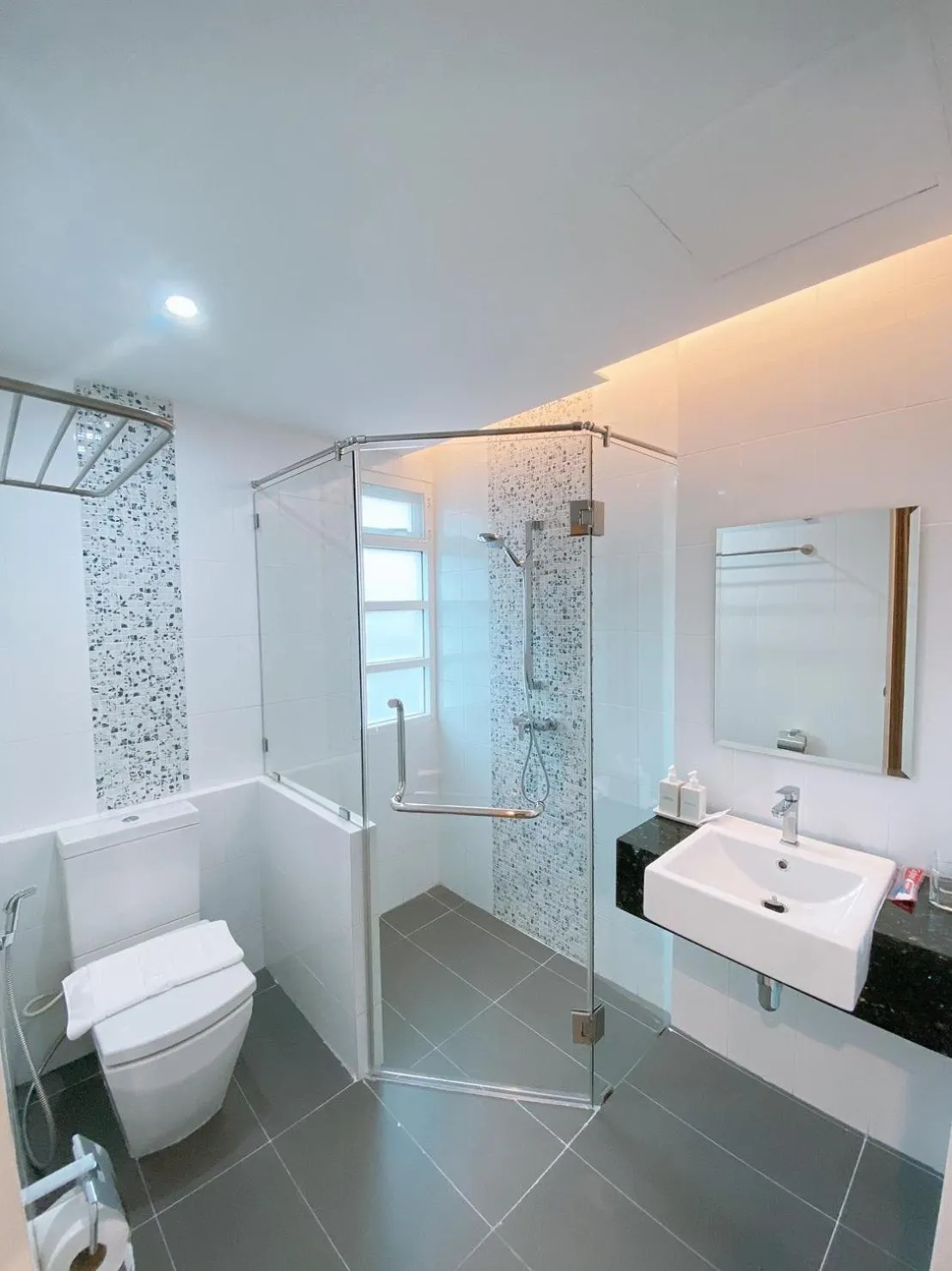 Bathroom in Greenish Ranong Hotel