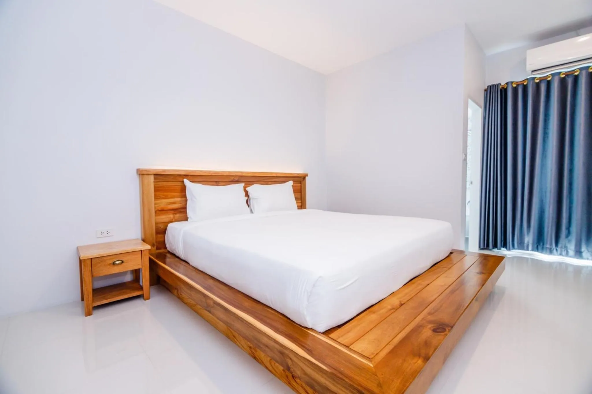 Photo of the whole room, Bed in Greenish Ranong Hotel