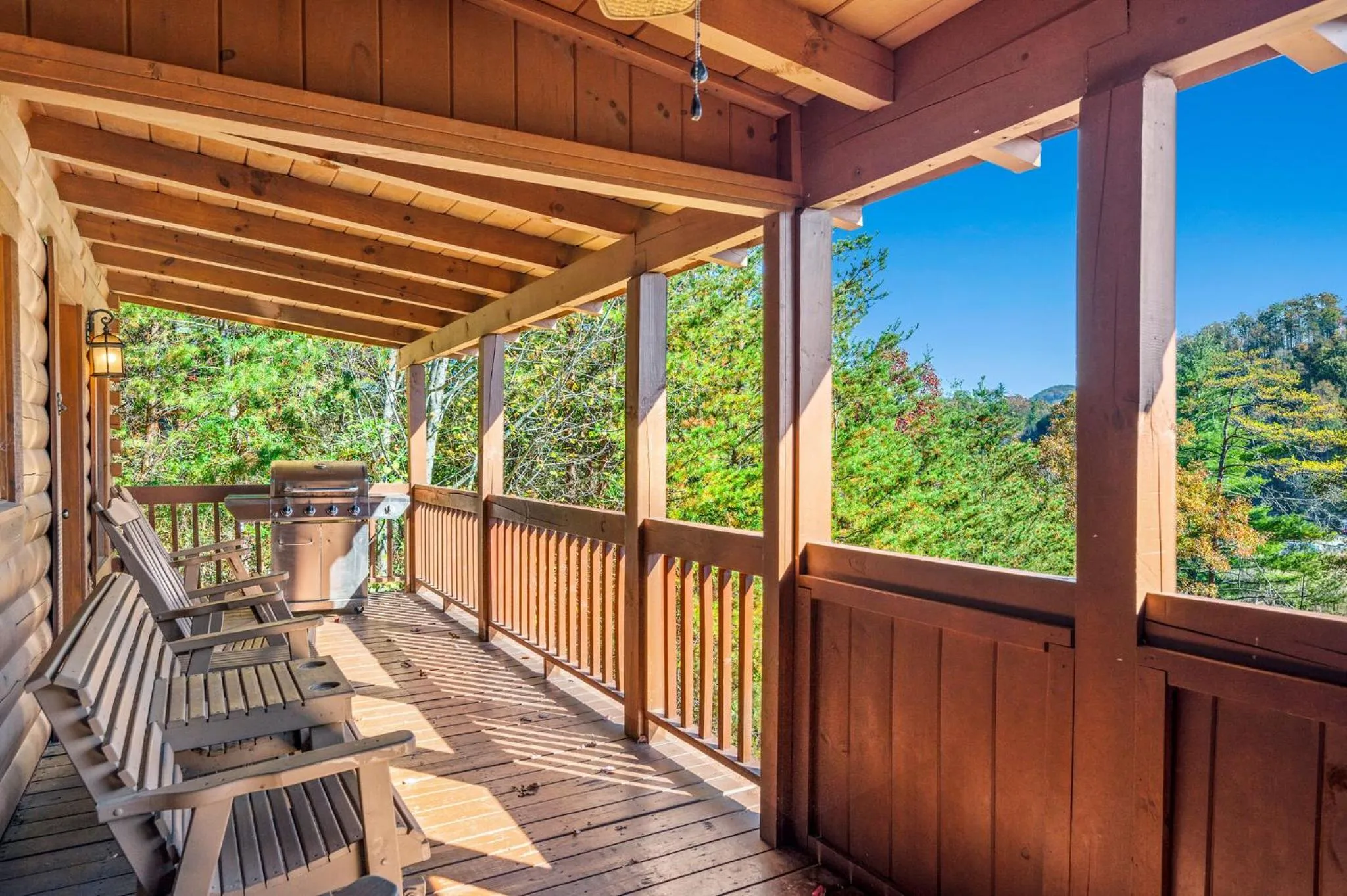 Bearfoot Pines - True Log Cabin - Wi-Fi, Hot Tub, Fishing, Deck with views! - Mins to PF