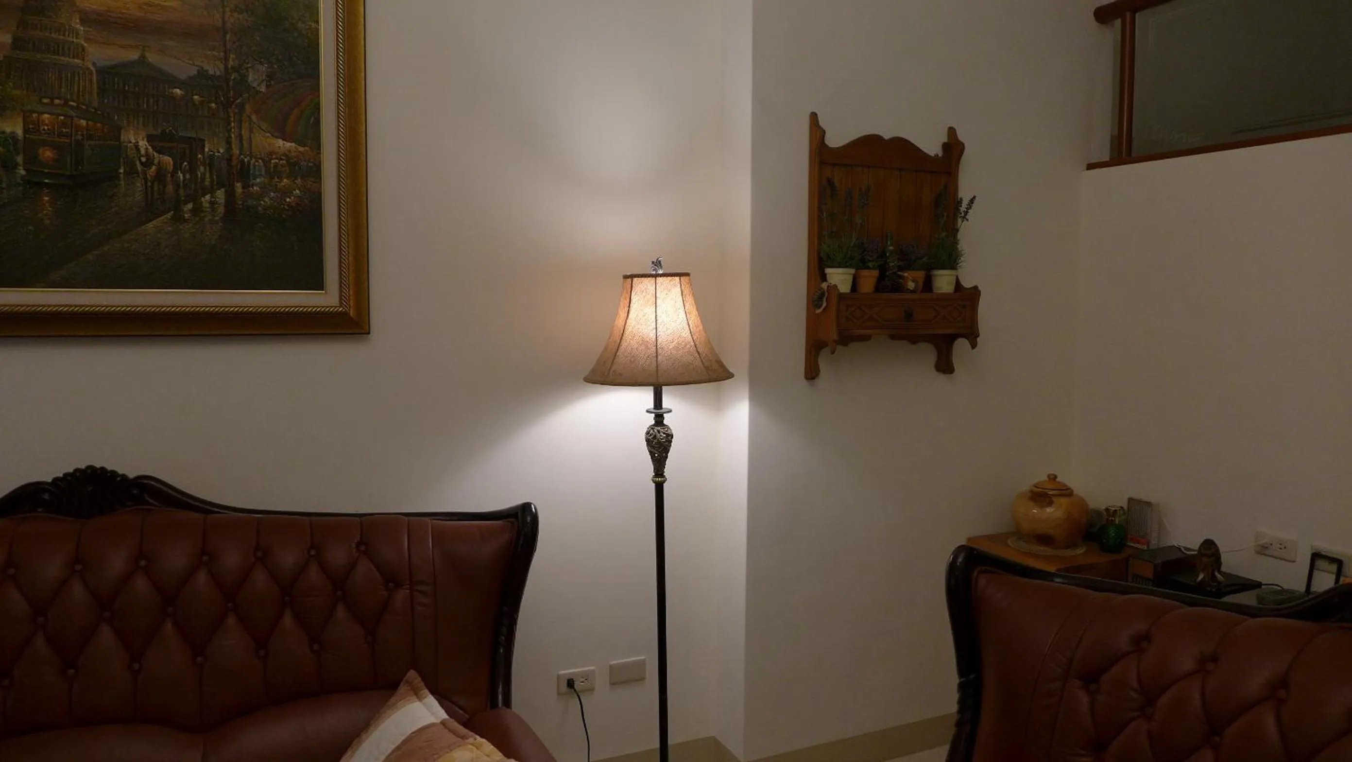 Library in Hope & Sea Homestay