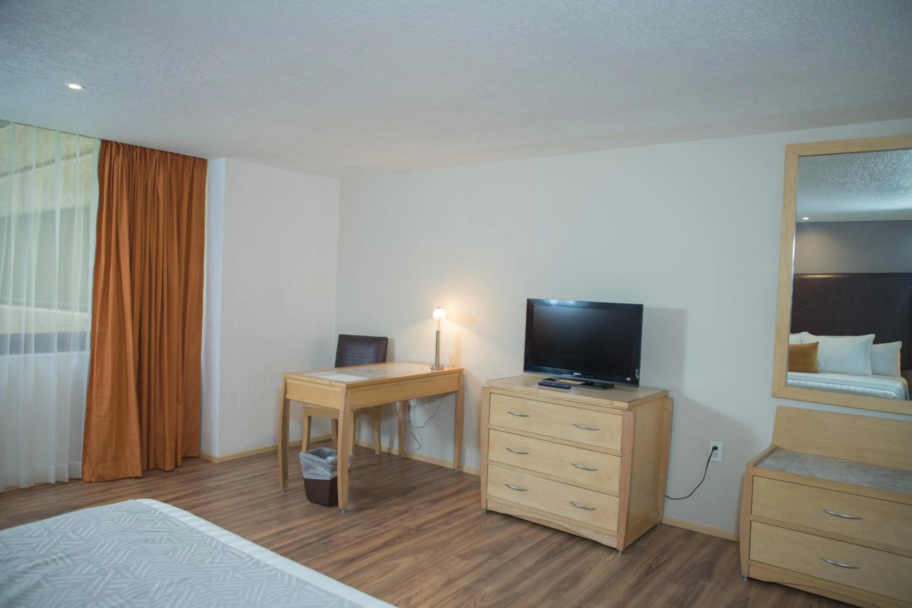 Photo of the whole room, Bed in Sevilla Palace