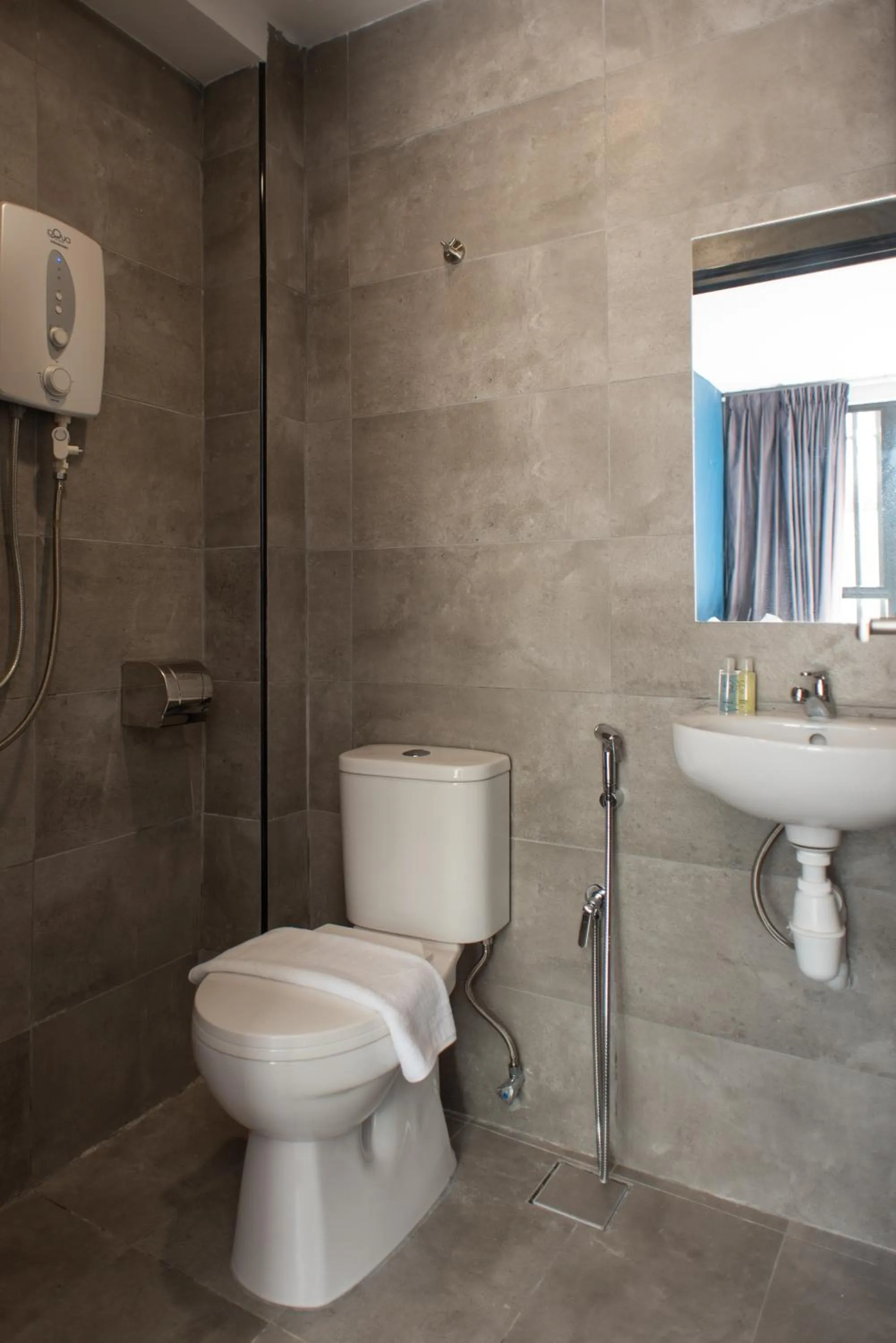 Shower in Chariton Hotel Bagan