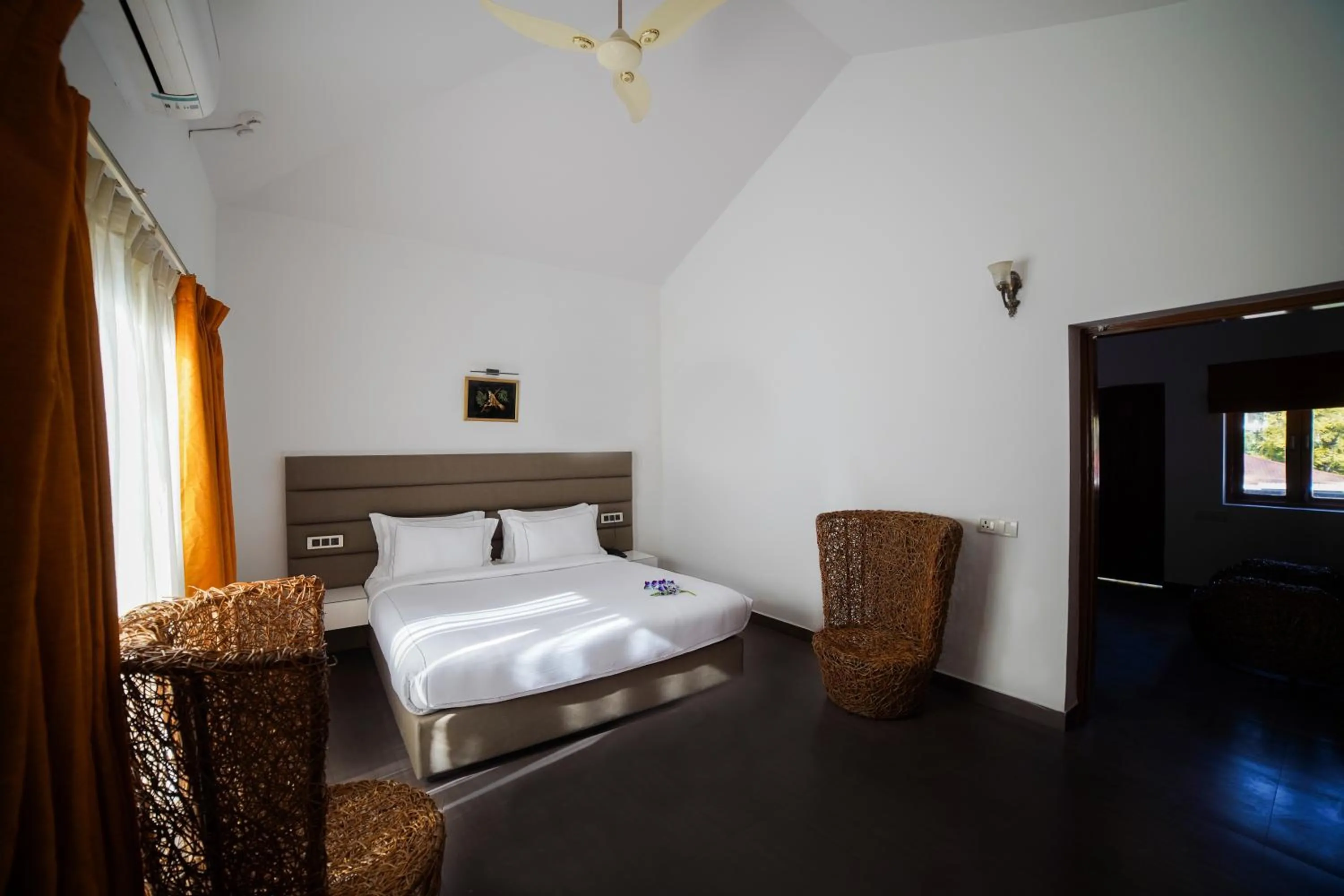 Bedroom, Bed in Country Inn Tarika Riverside Resort Jim Corbett