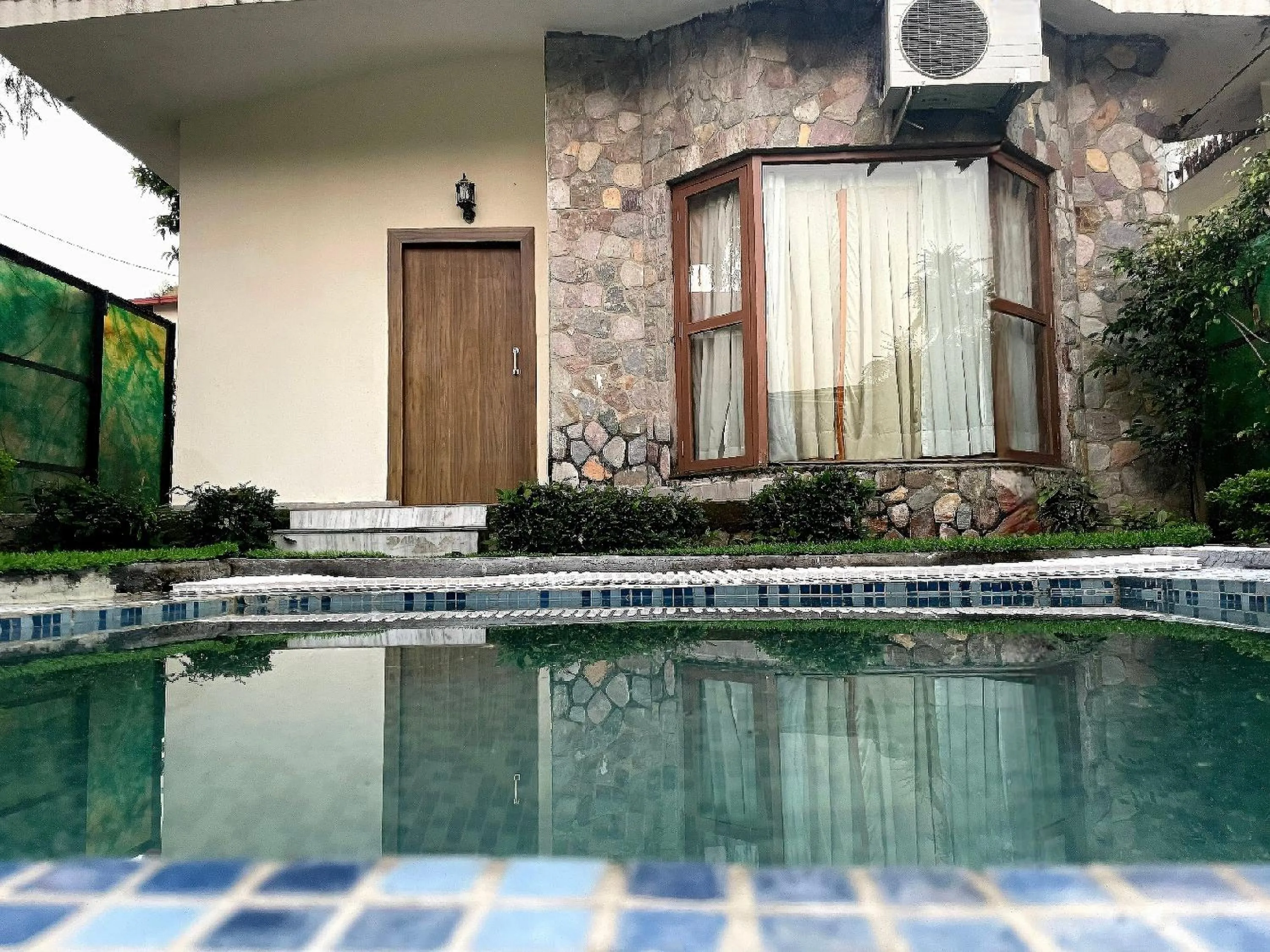 Swimming pool in Country Inn Tarika Riverside Resort Jim Corbett