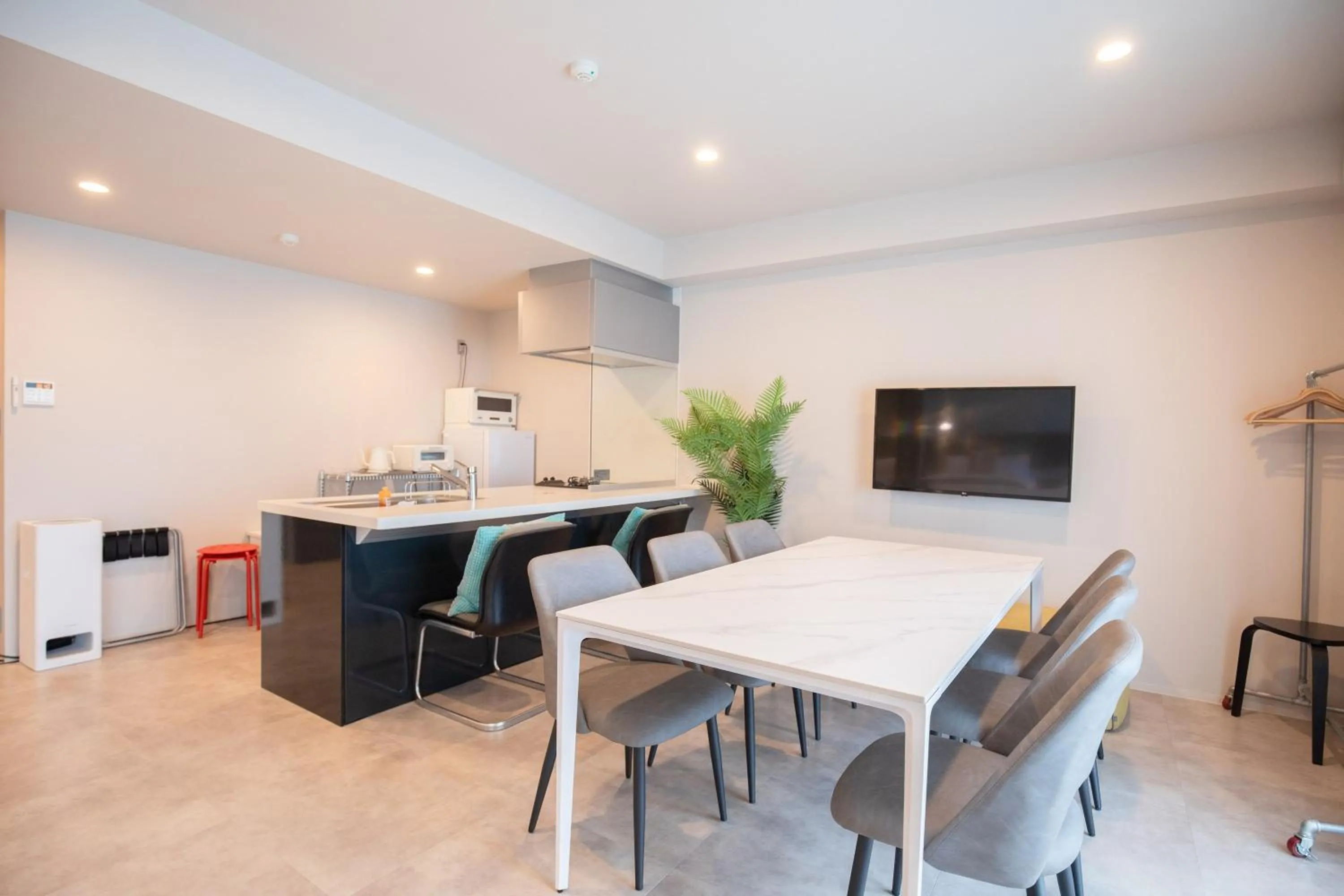 TV and multimedia in HOTEL SO SUMIYOSHi ホテルソウ博多住吉