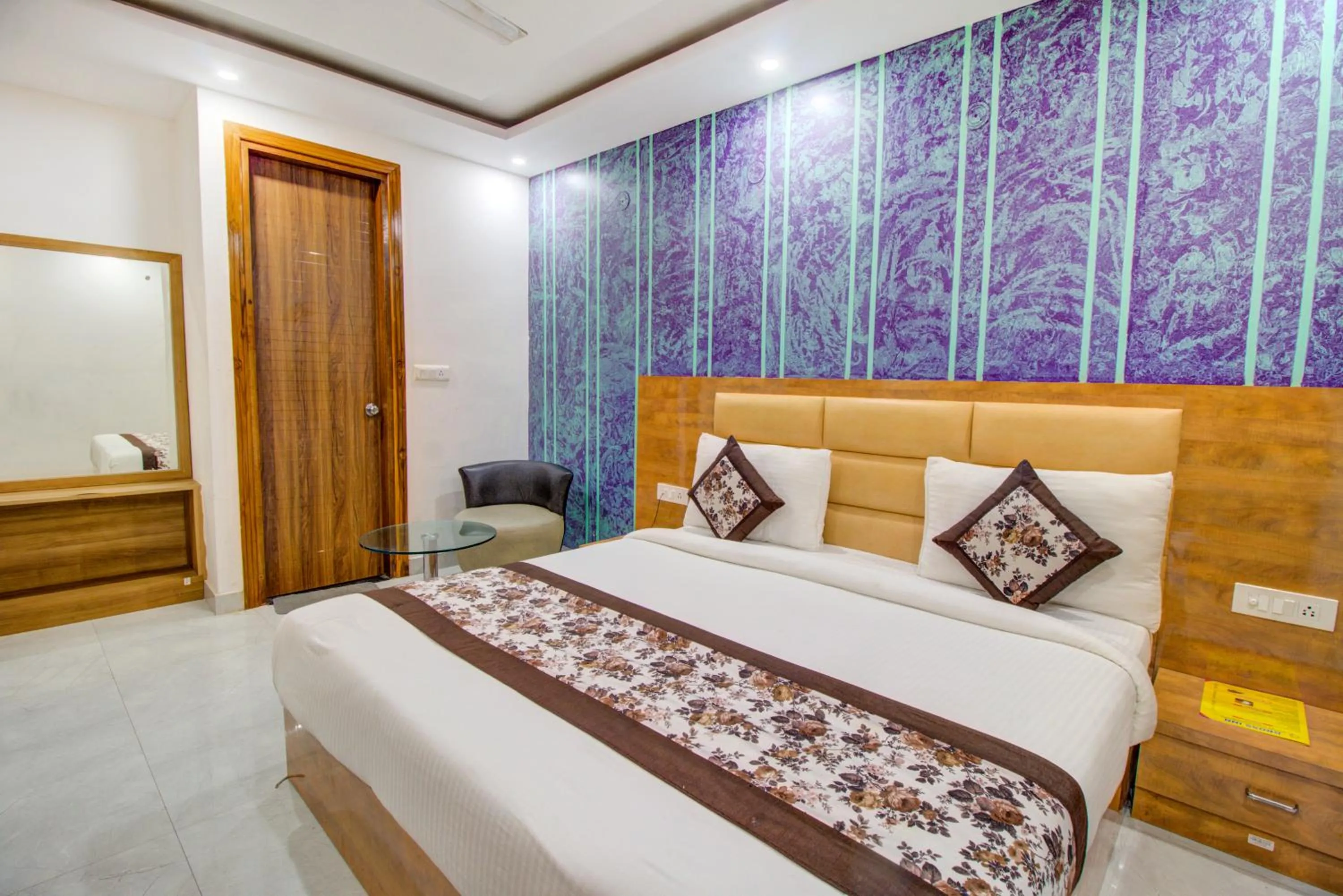 Bedroom, Bed in FabHotel Gross inn Suites - Nr IGI Airport New Delhi
