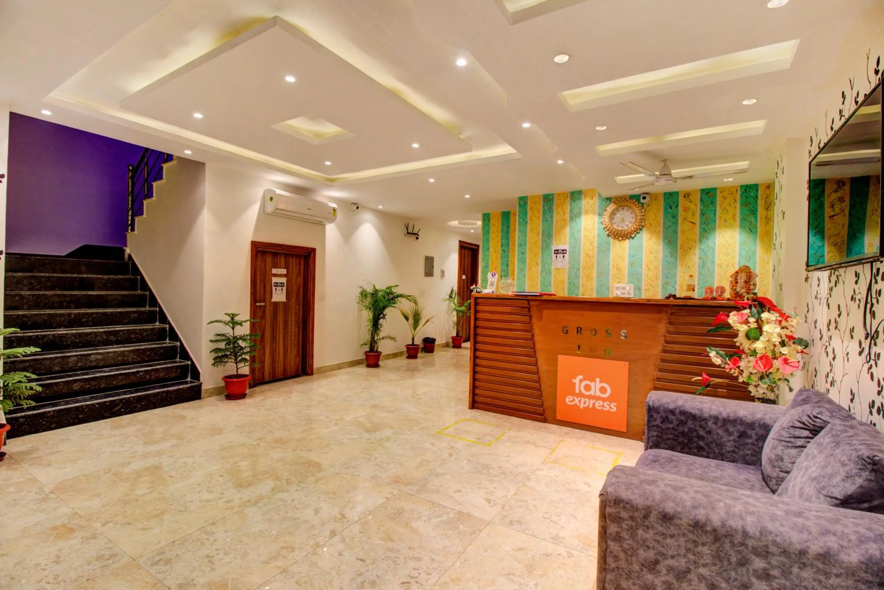 Lobby or reception in FabHotel Gross inn Suites - Nr IGI Airport New Delhi