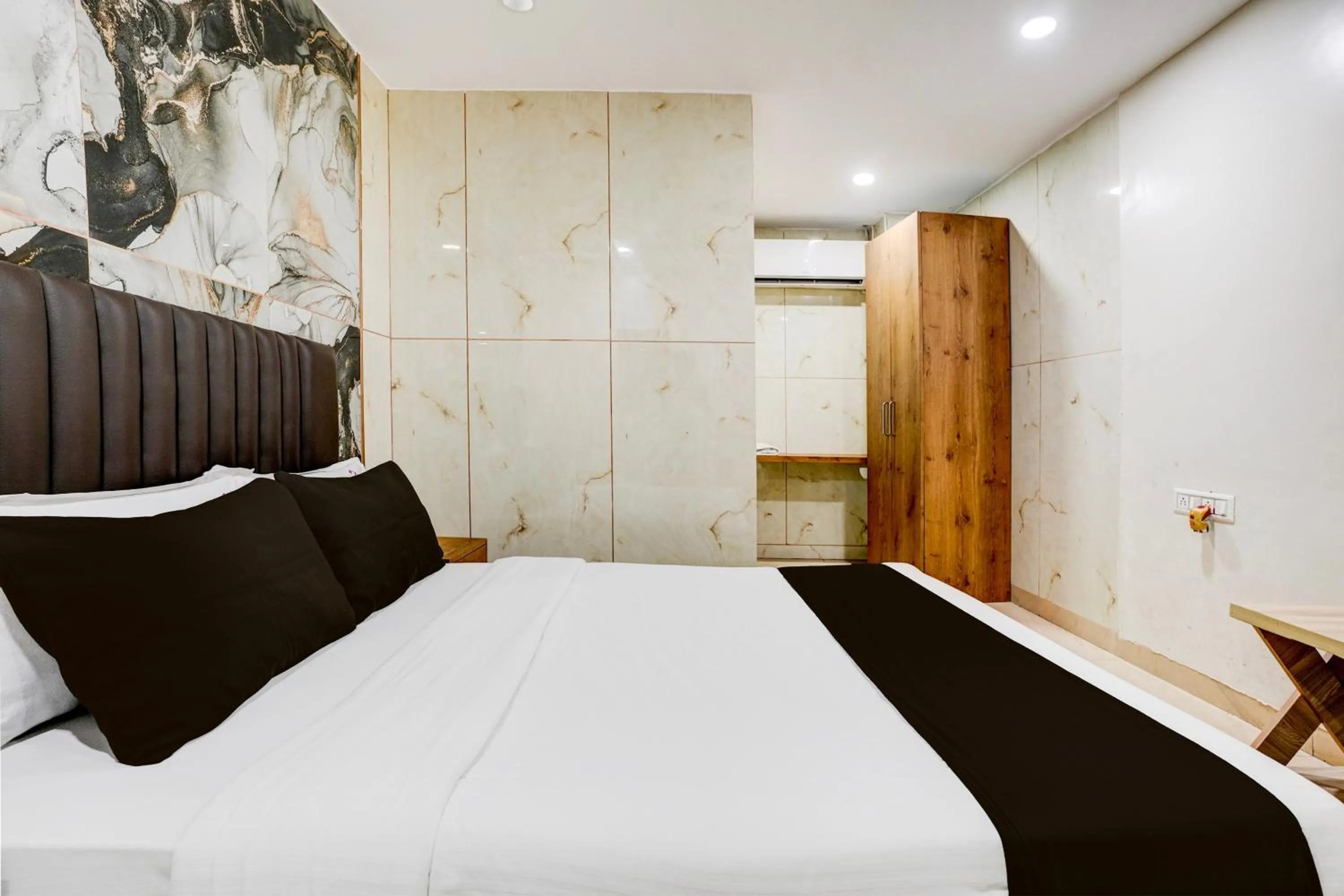 Bedroom, Bed in Super Collection O Ulife