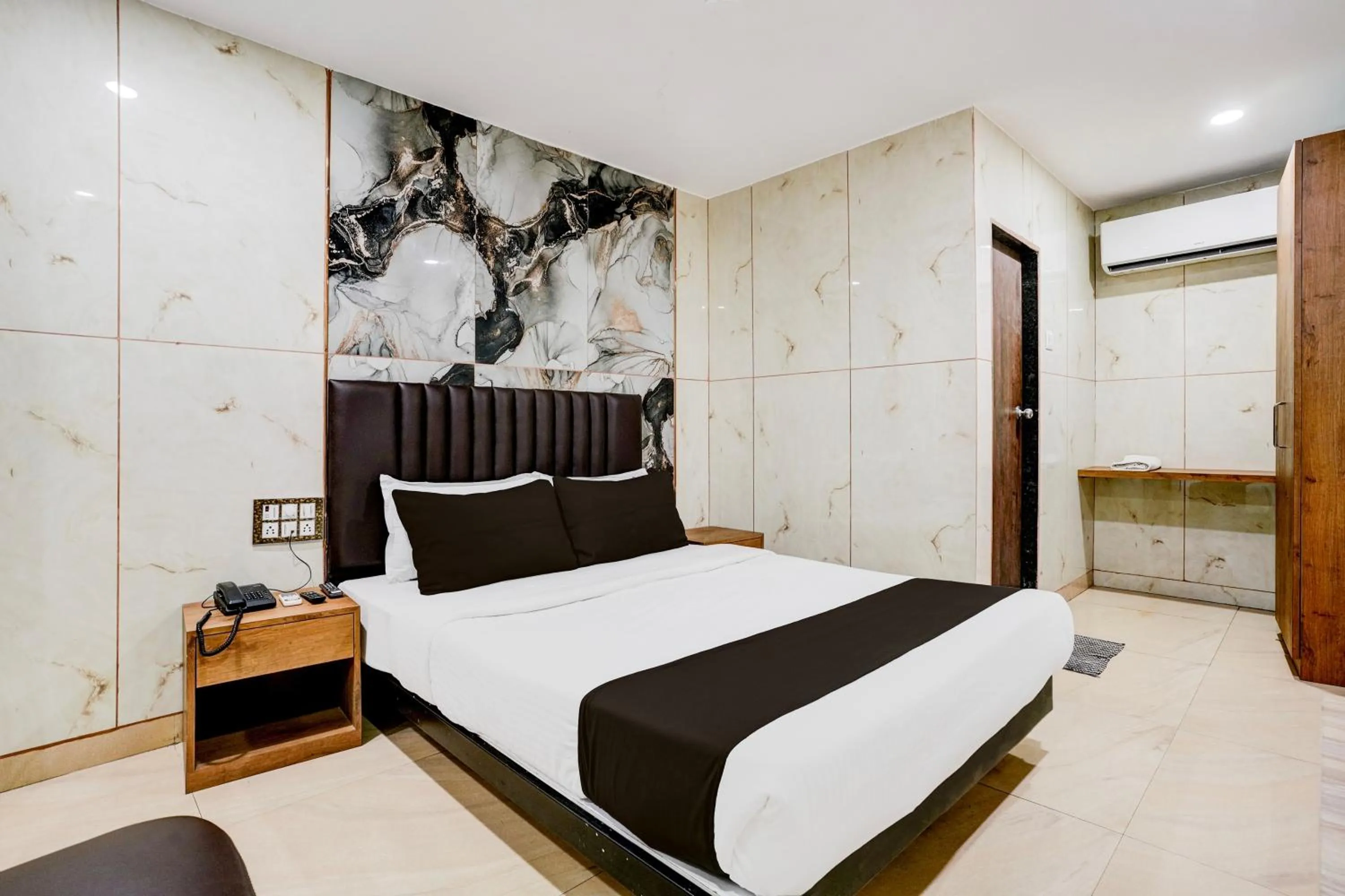 Bedroom, Bed in Super Collection O Ulife