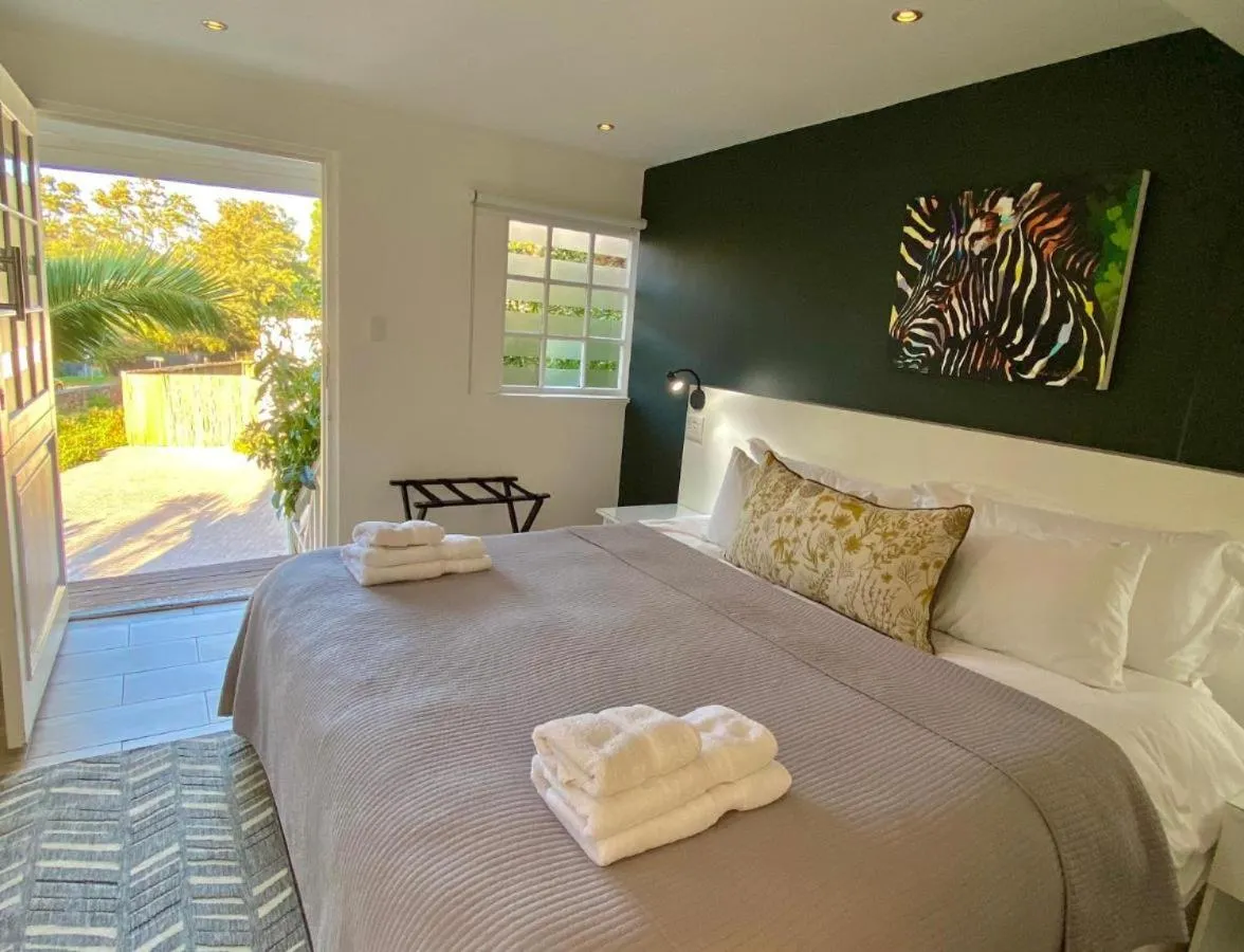 Photo of the whole room, Bed in Vida Nova Retreat