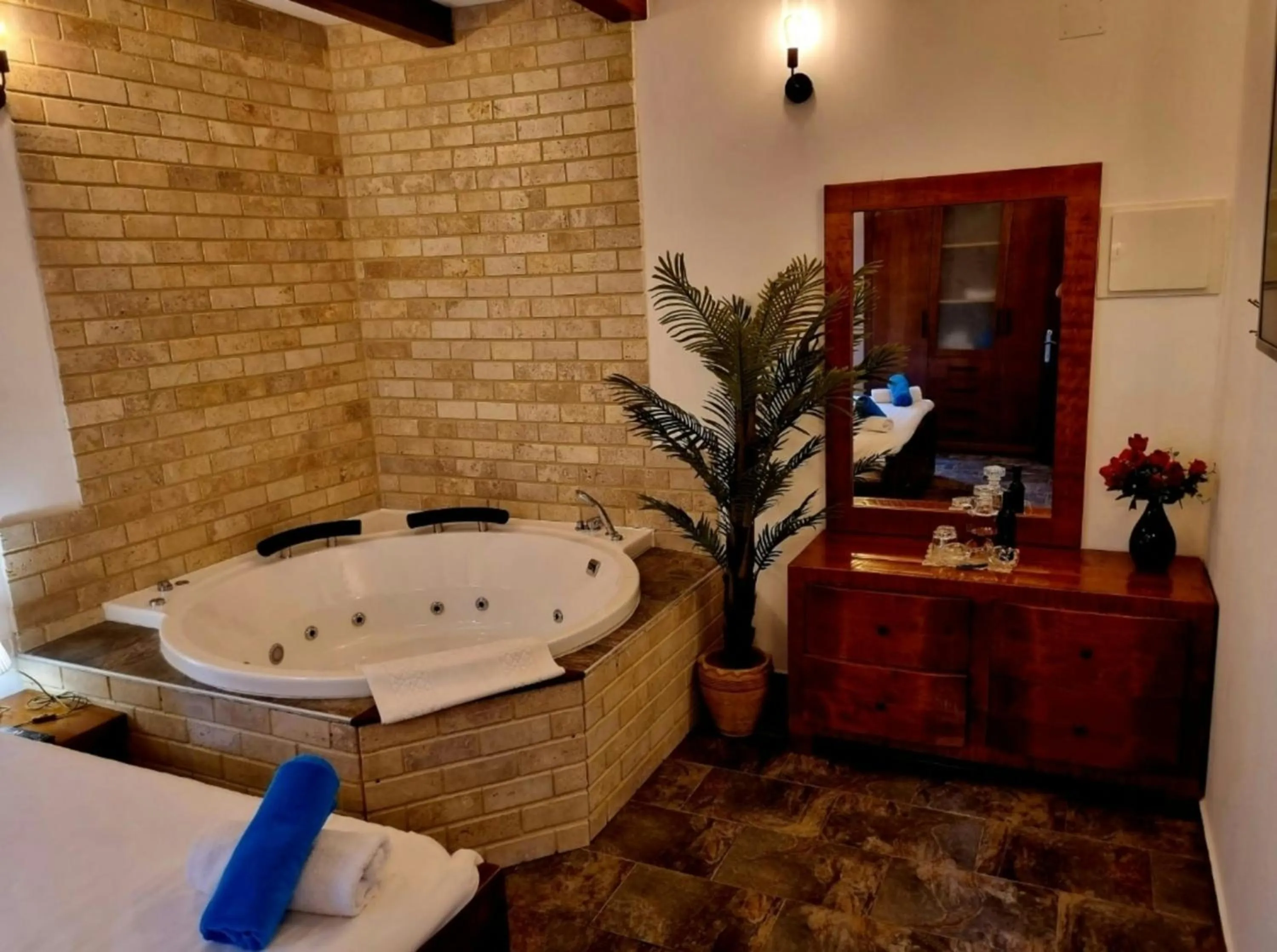 Hot Tub in The Pearl of the Golan - Pnina BaGolan