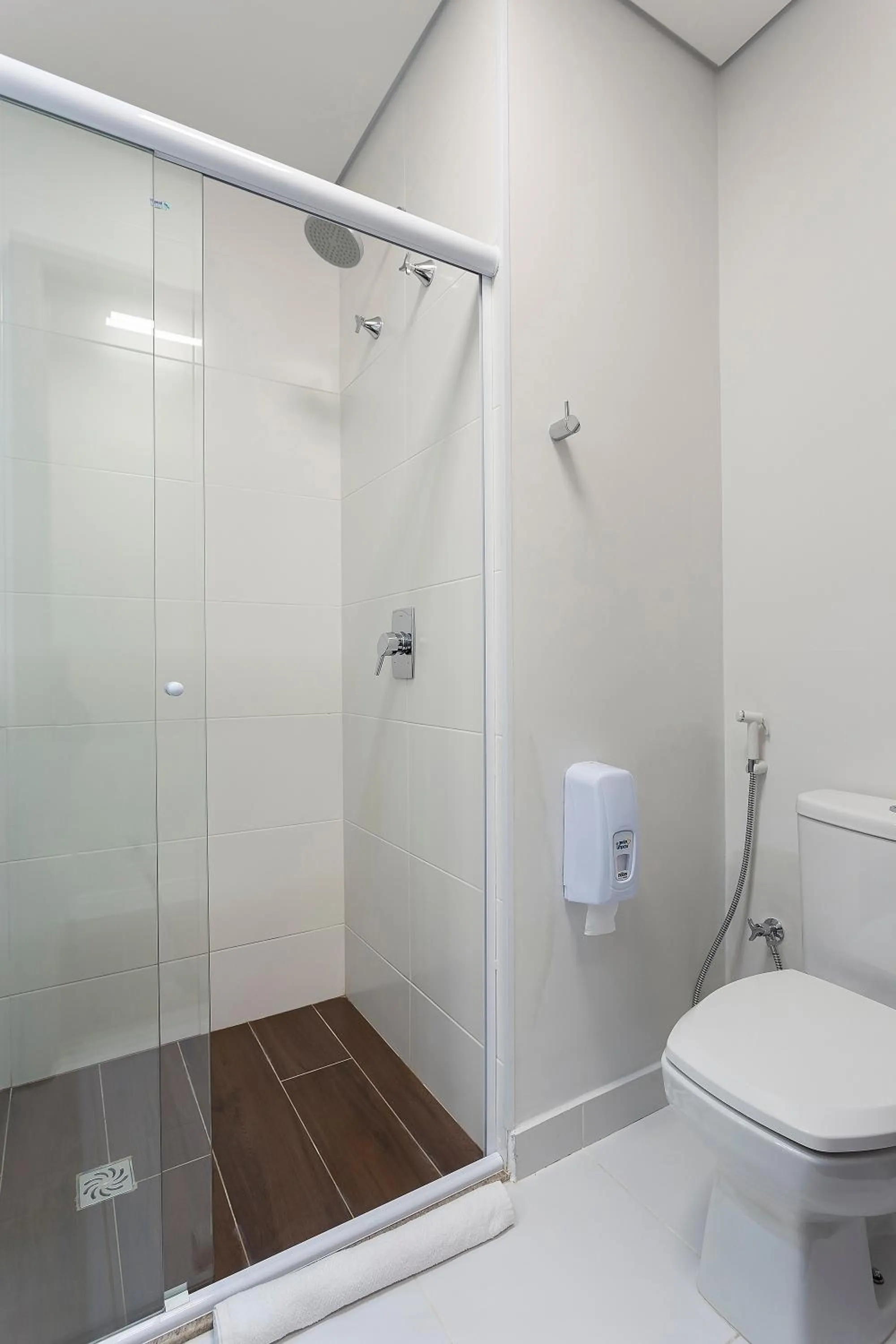 Toilet in Nacional Inn Rondonópolis