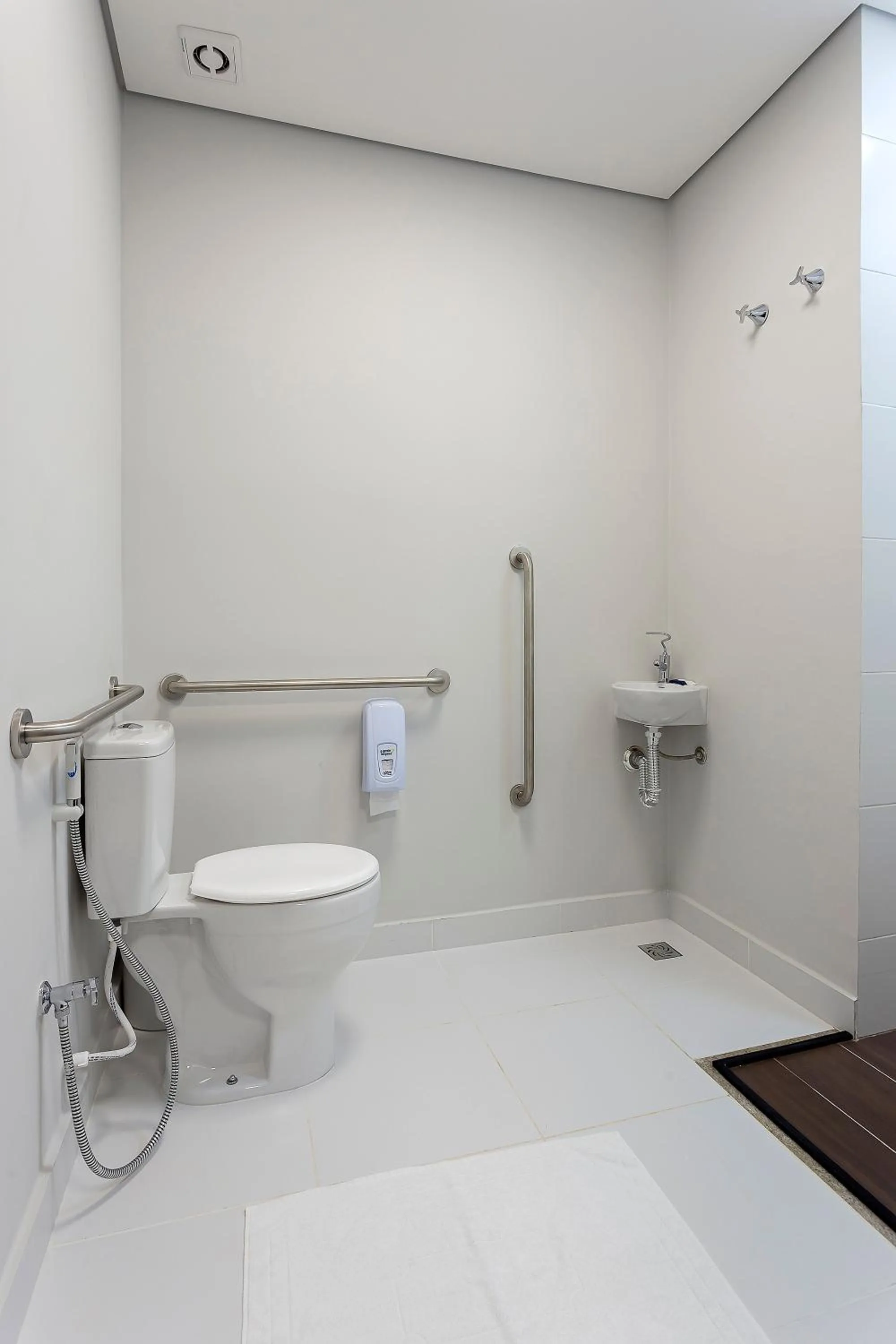 Toilet in Nacional Inn Rondonópolis