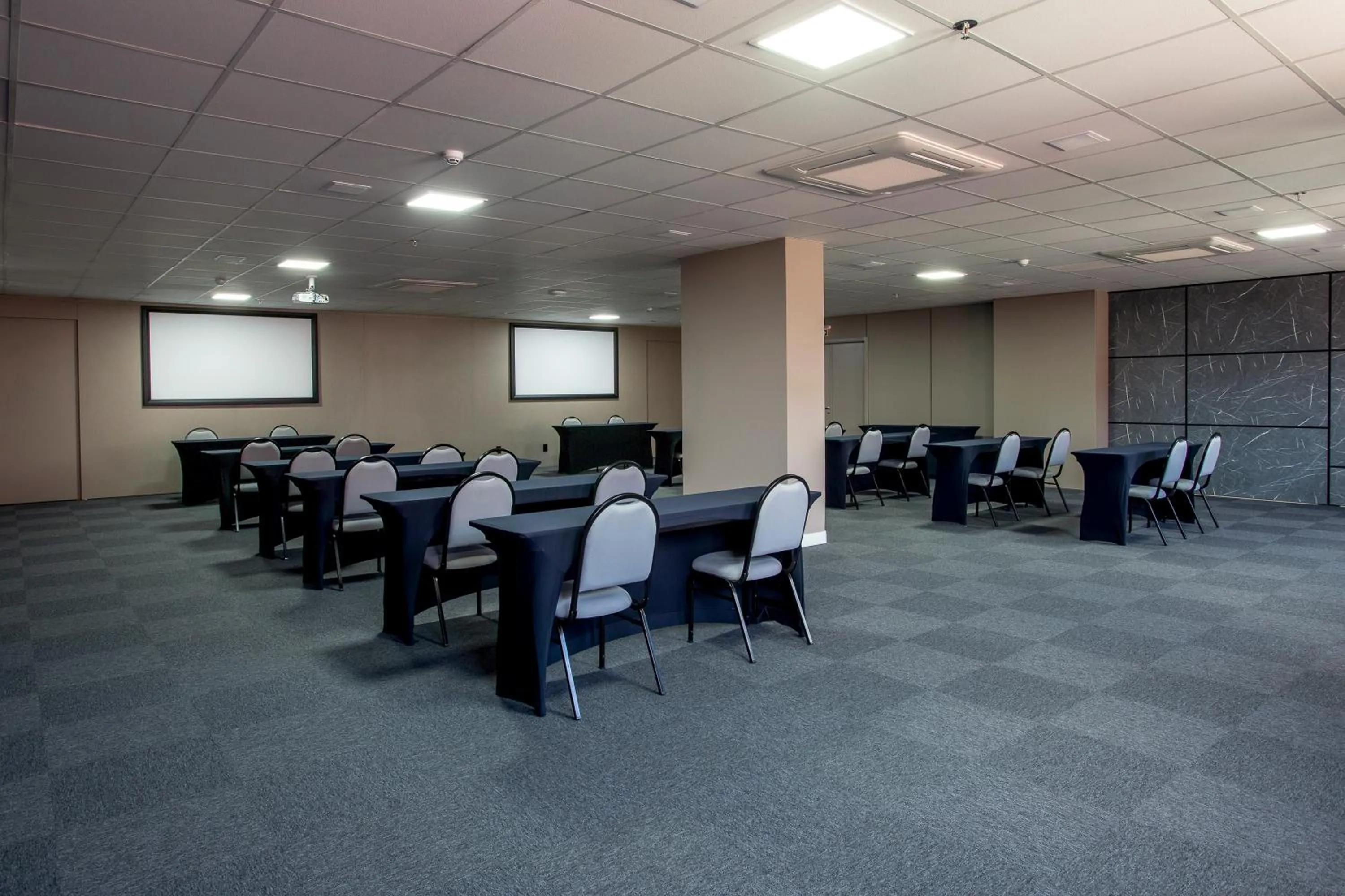 Meeting/conference room in Nacional Inn Rondonópolis