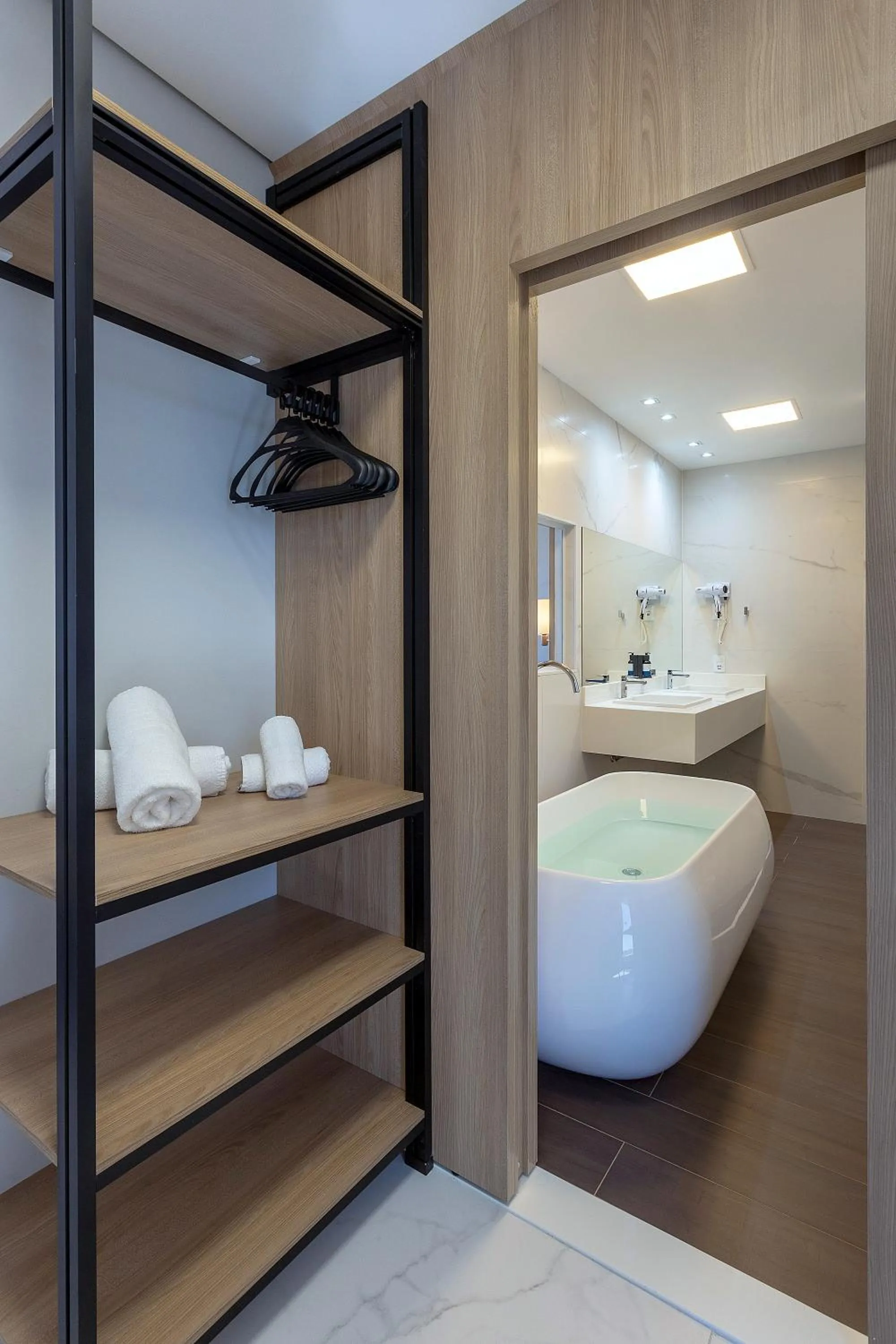 Bathroom, Bed in Nacional Inn Rondonópolis