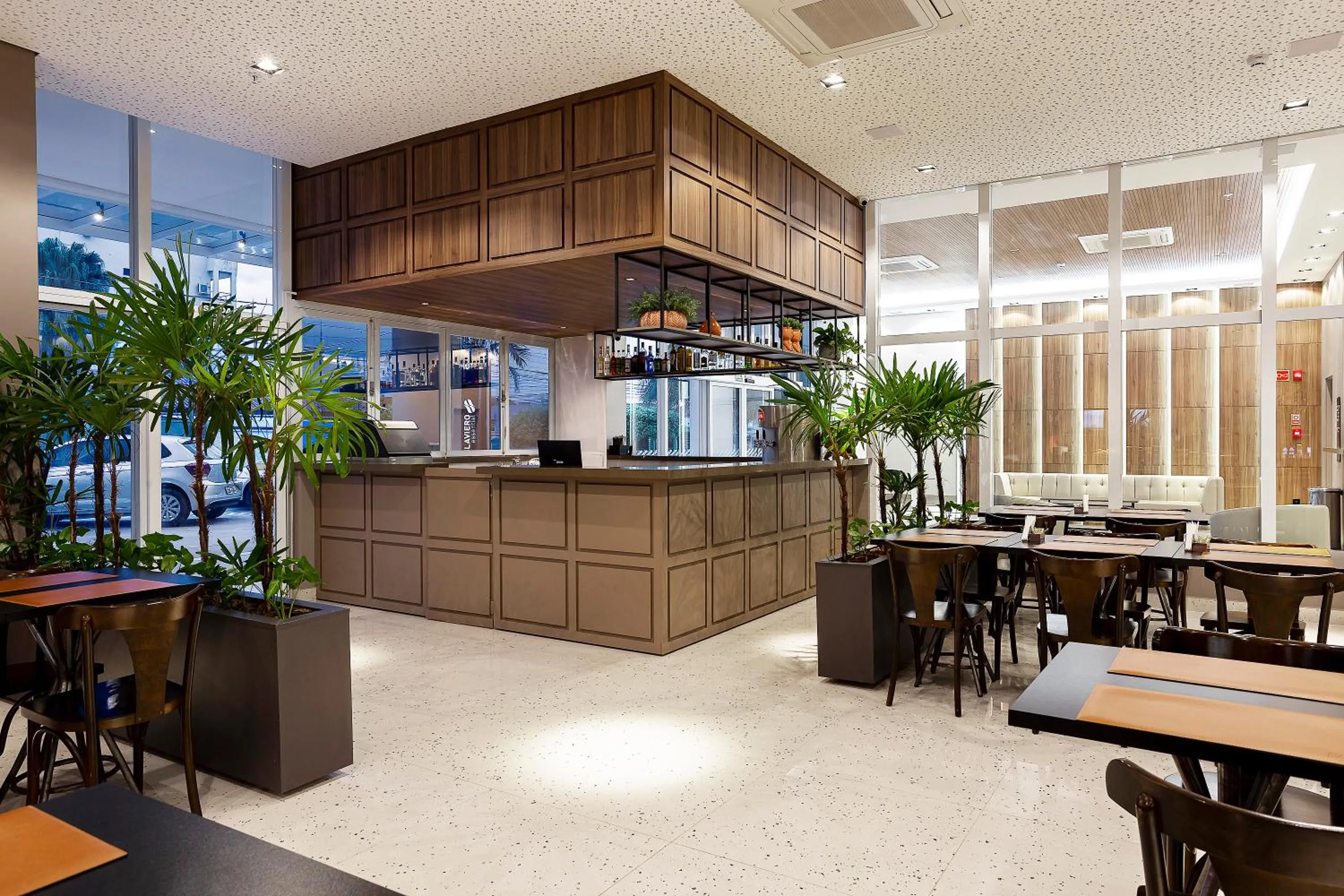 Lounge or bar in Nacional Inn Rondonópolis