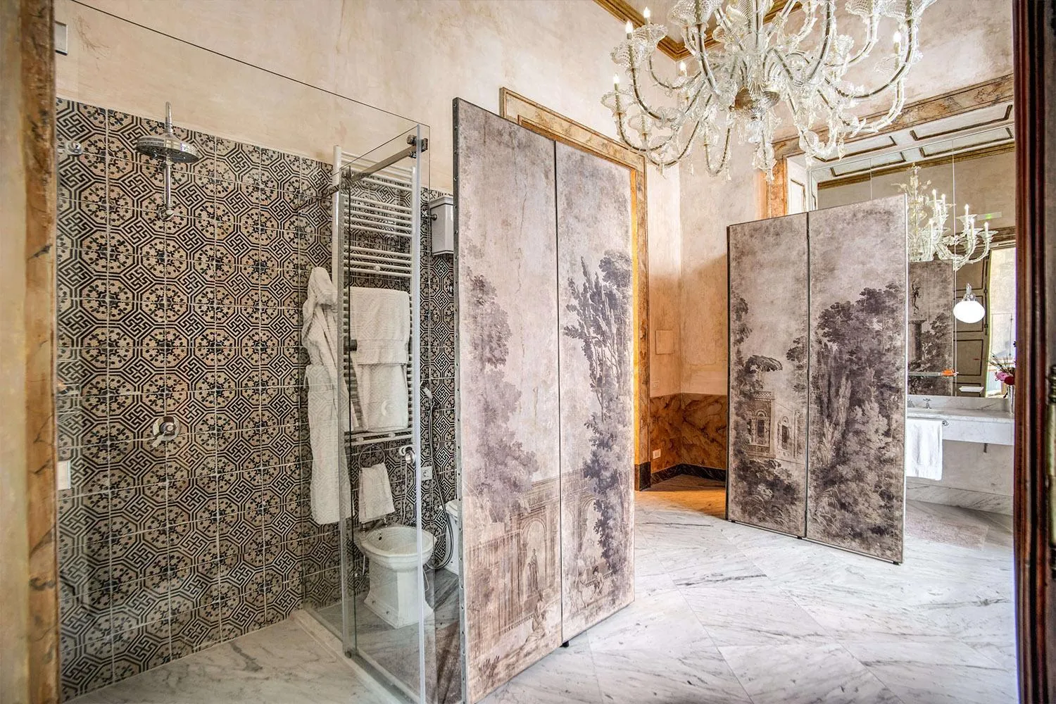 Shower in Palazzo Doria Napoli