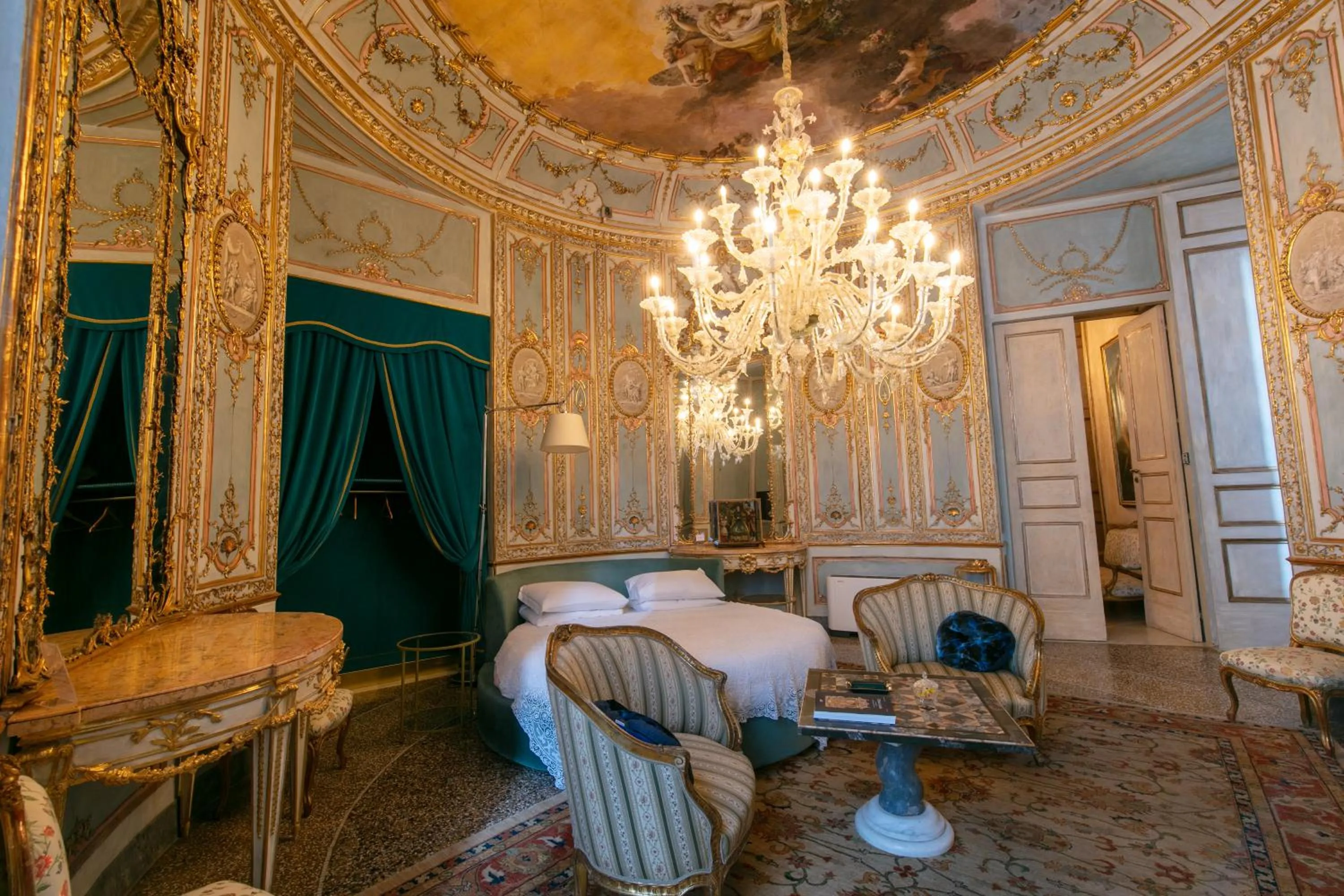 Bed in Palazzo Doria Napoli