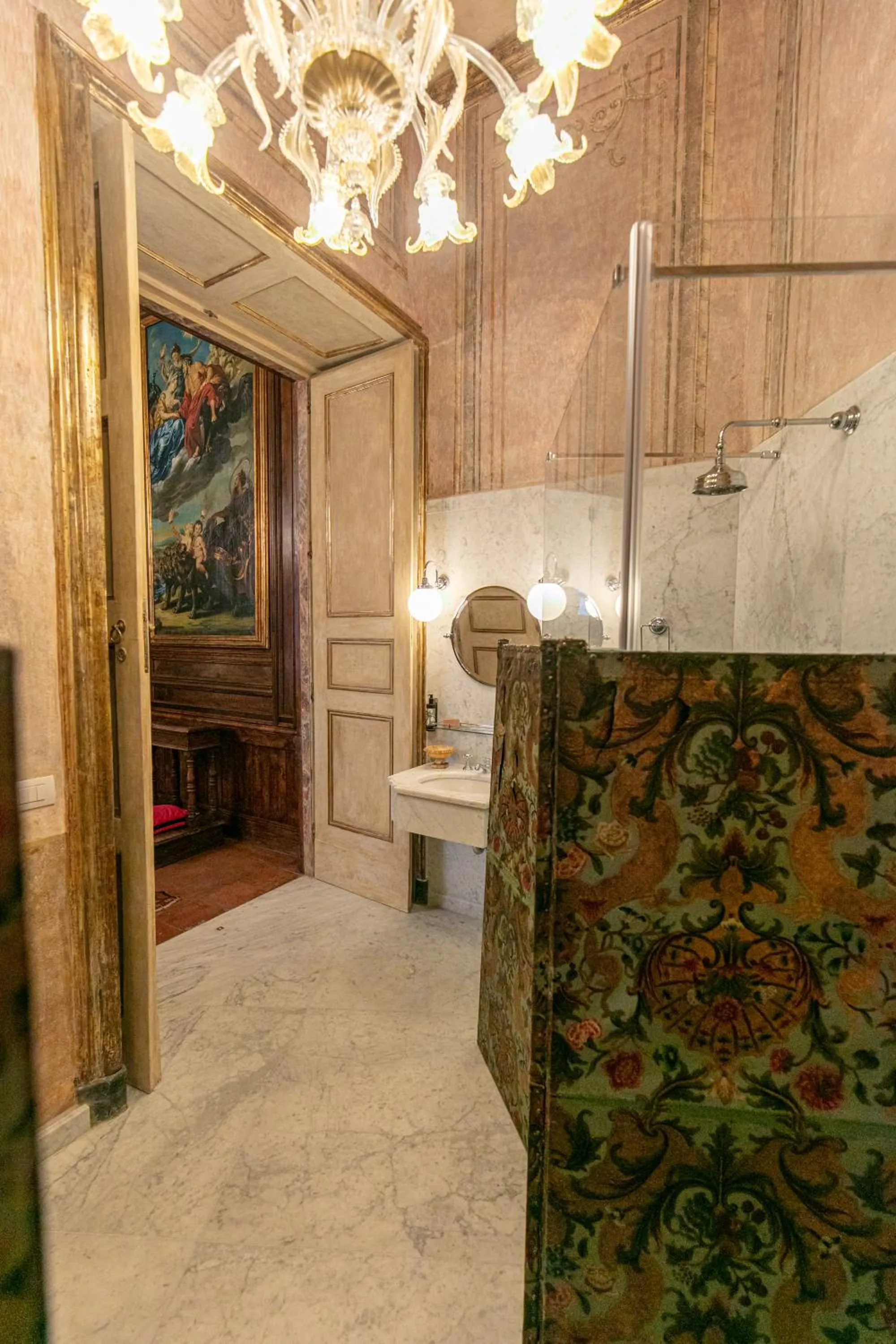 Bathroom in Palazzo Doria Napoli