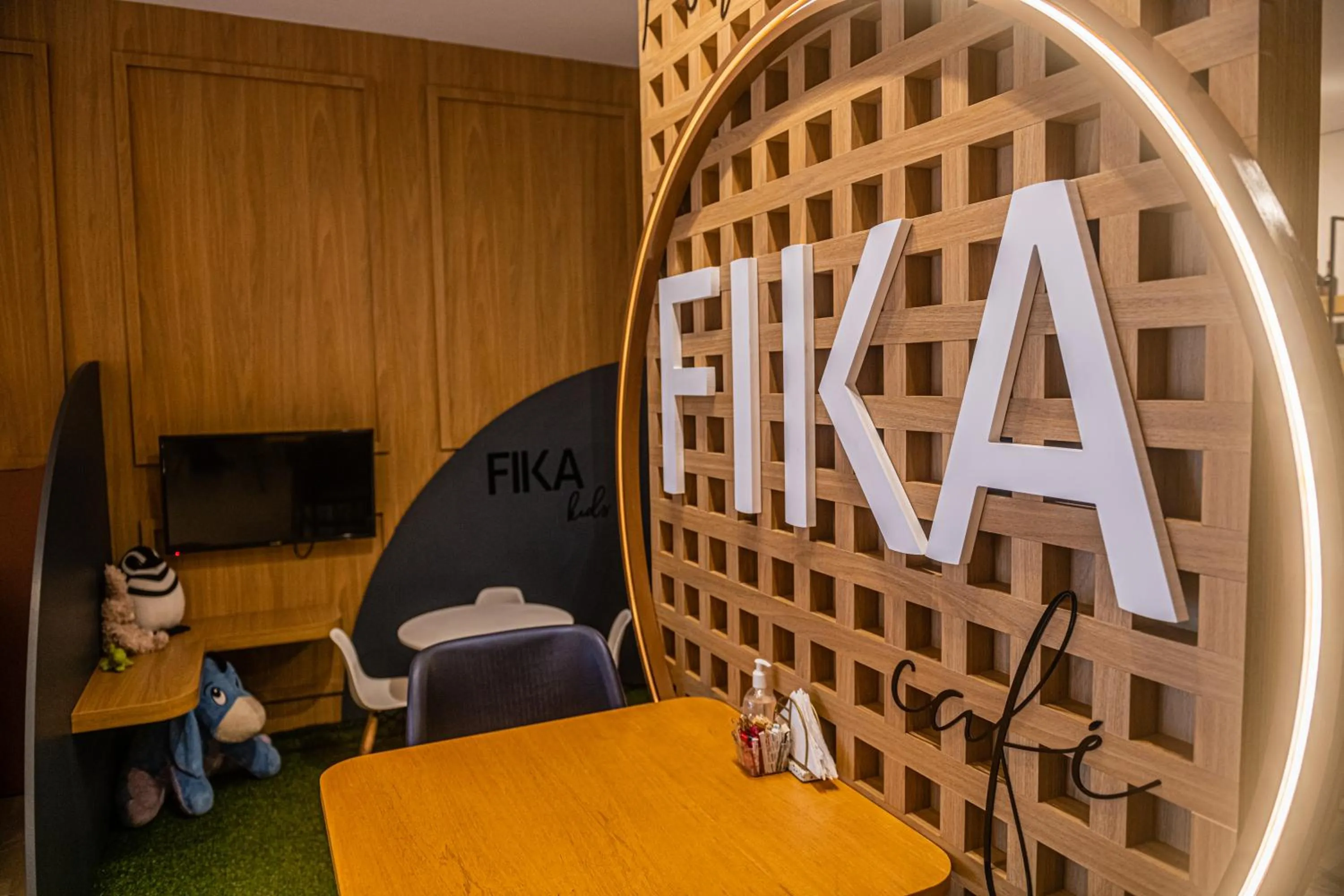 Restaurant/places to eat in FIKA Residence