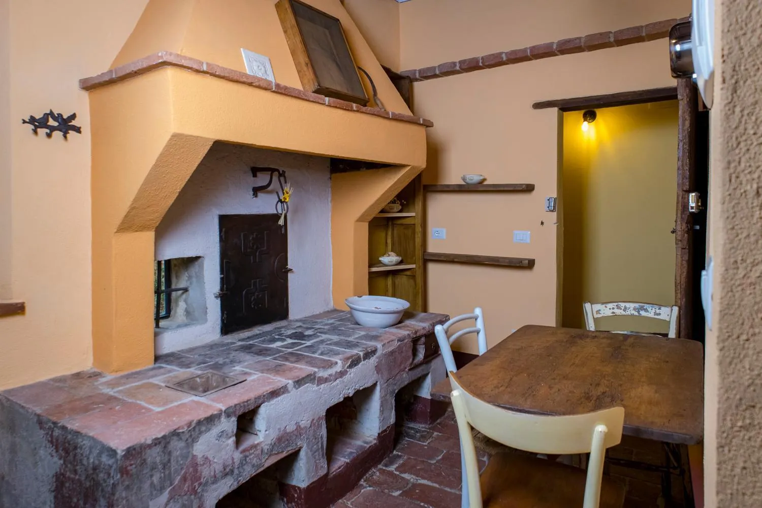 Dining area, Bed in In Collegiata