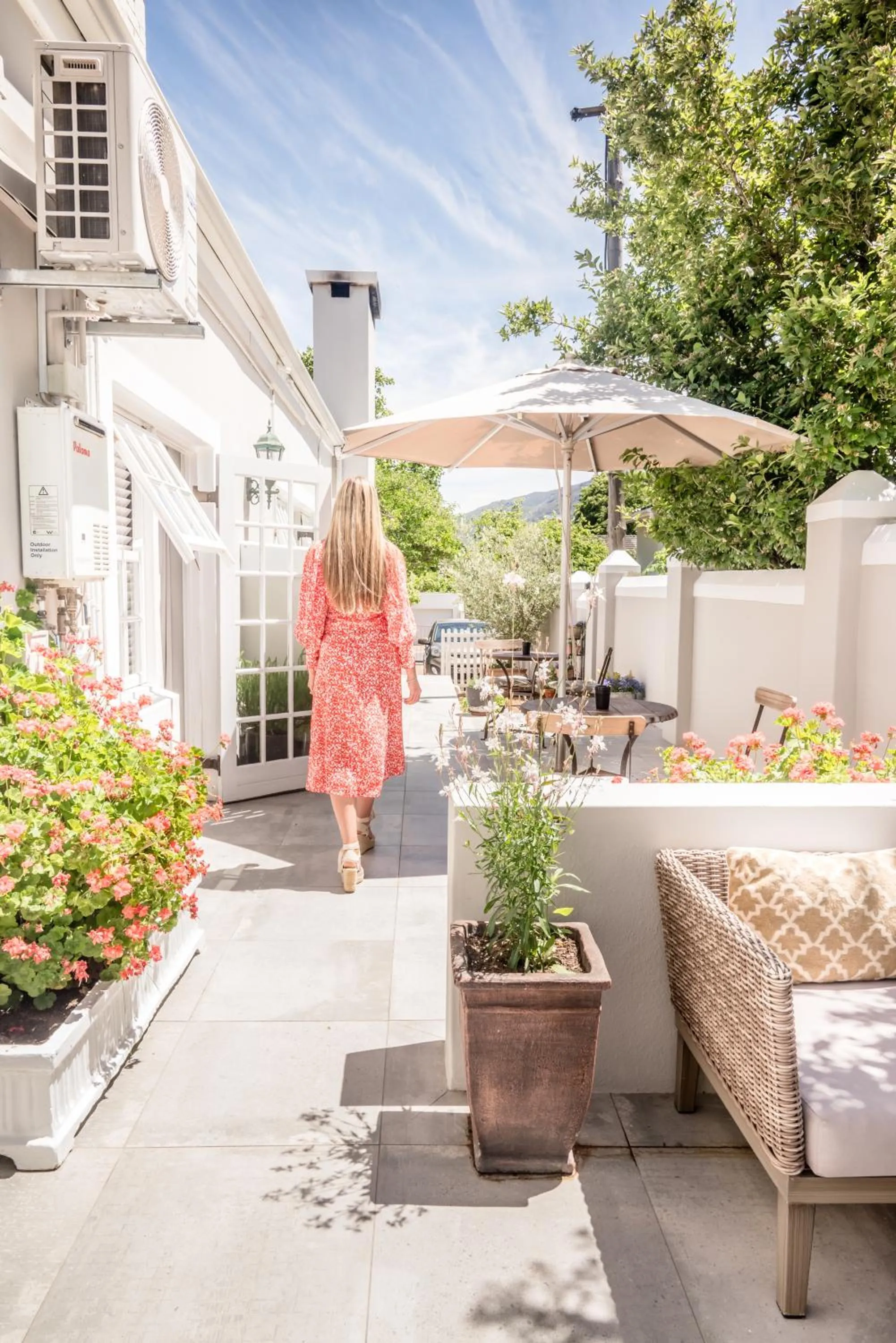 Summer in Corner House Residence