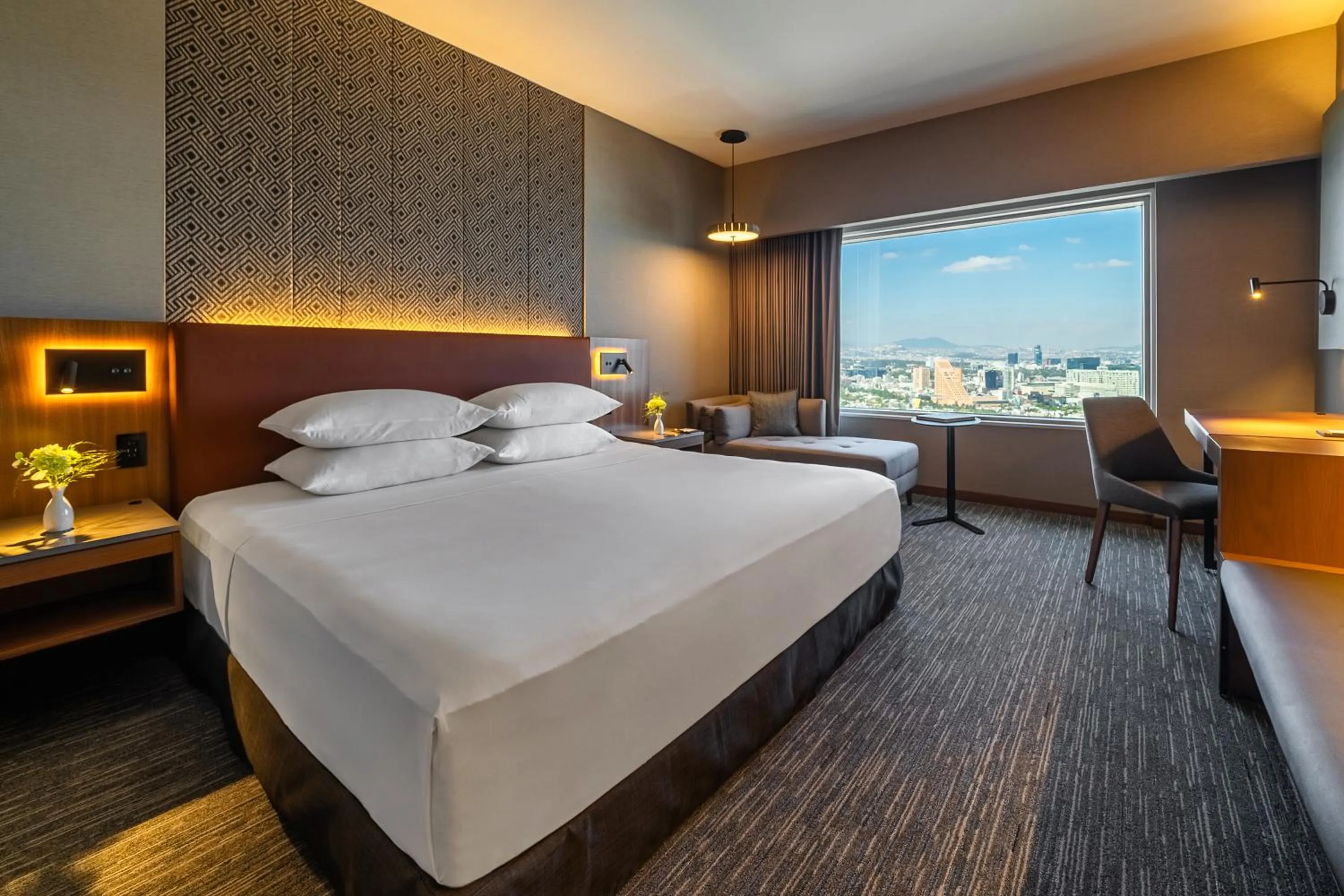 Photo of the whole room, Bed in Hyatt Regency Mexico City